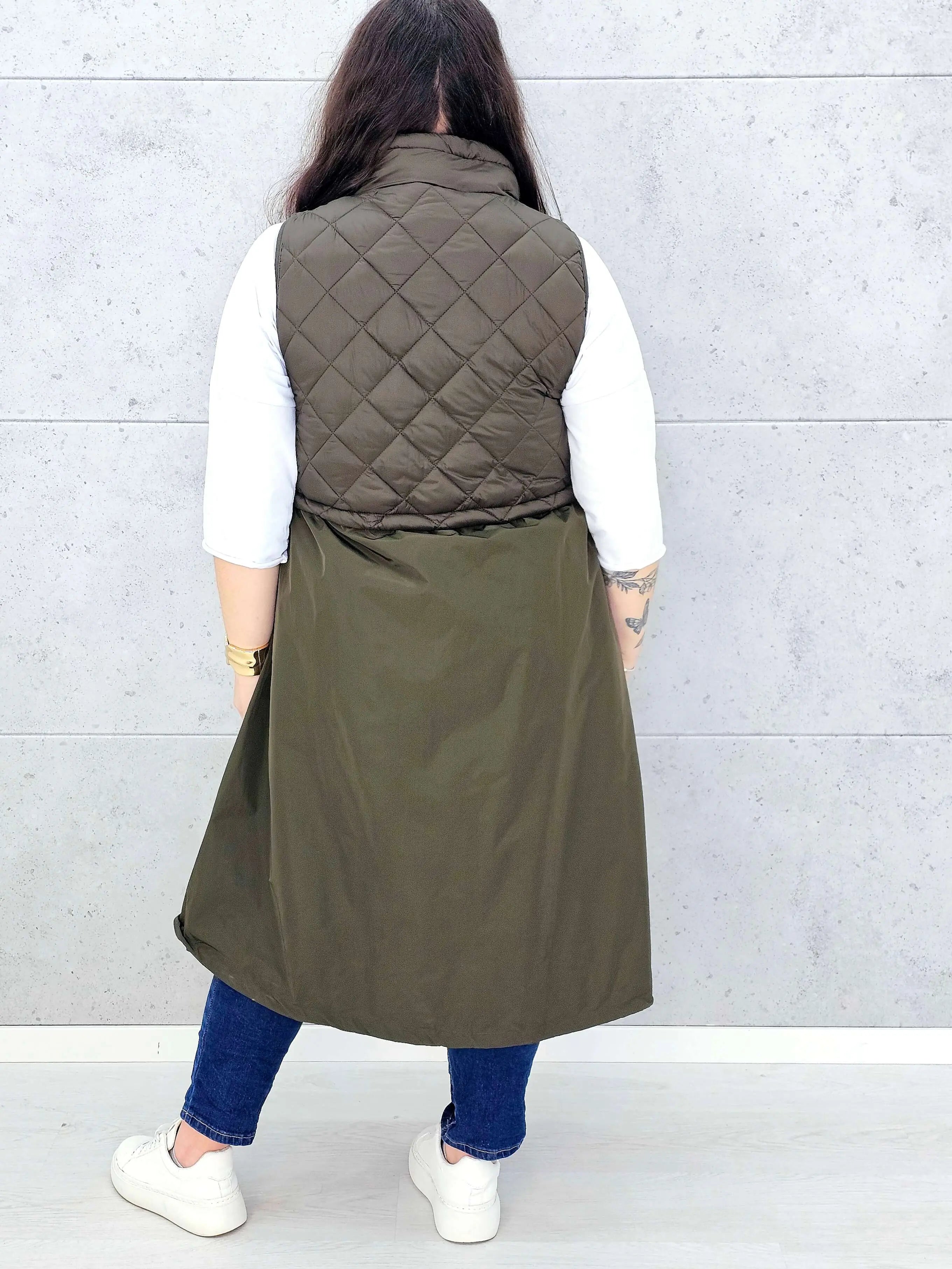 Kamizelka plus size długa z pikowaną górą – kolor i styl na chłodniejsze dni Stylowa XL