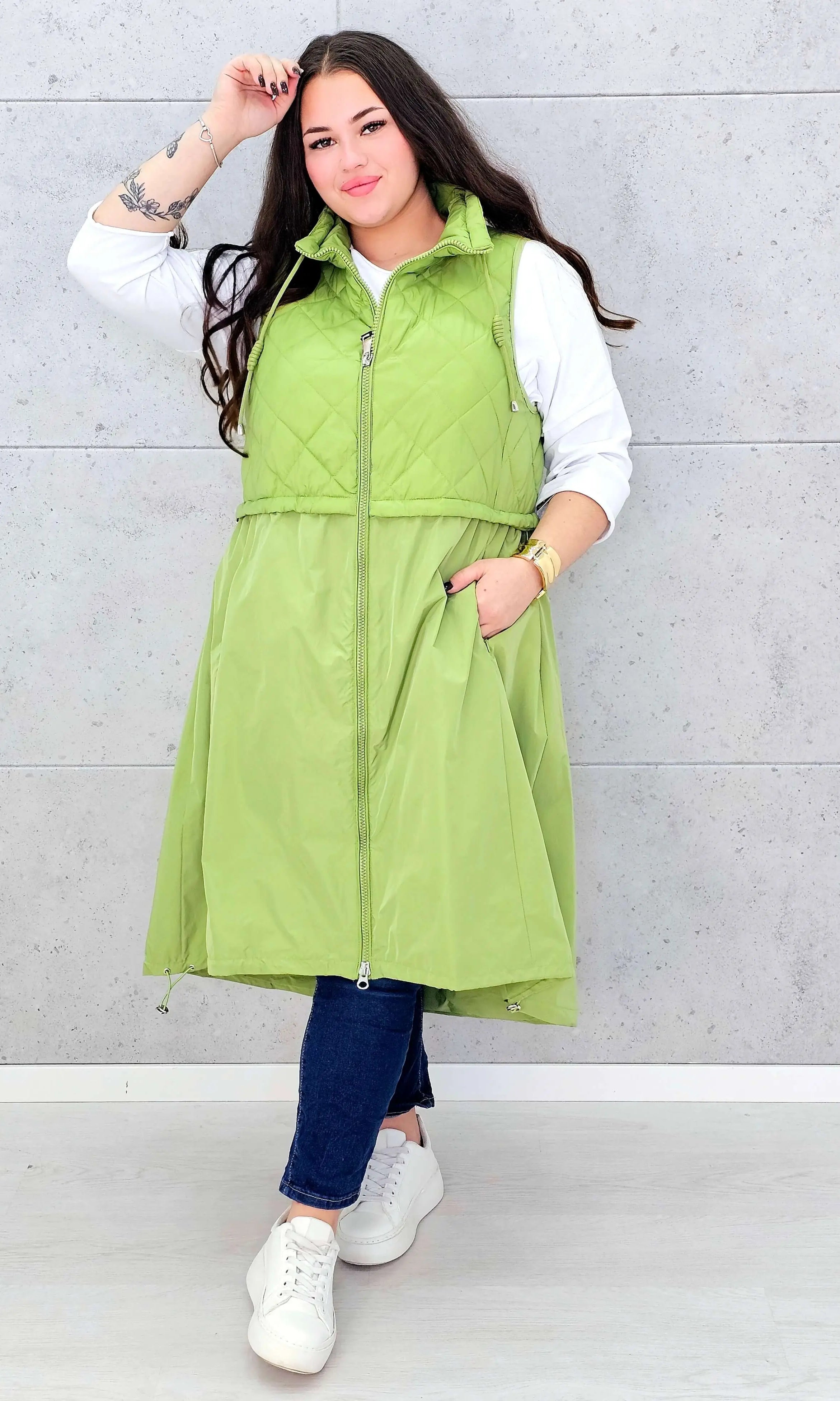 Kamizelka plus size długa z pikowaną górą – kolor i styl na chłodniejsze dni Stylowa XL