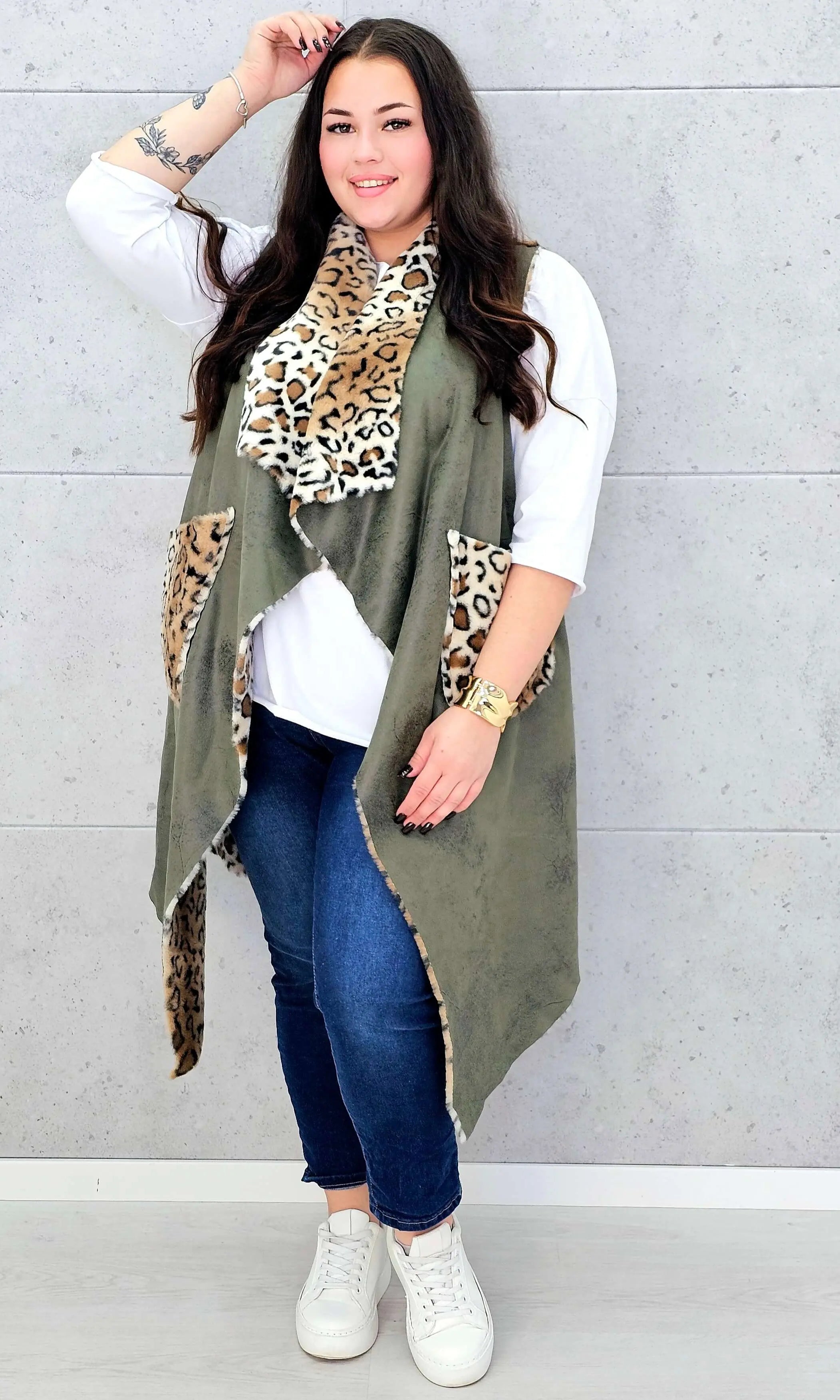 Kamizelka plus size z futerkiem w zwierzęcy wzór – modny akcent i ciepło w jednym Stylowa XL
