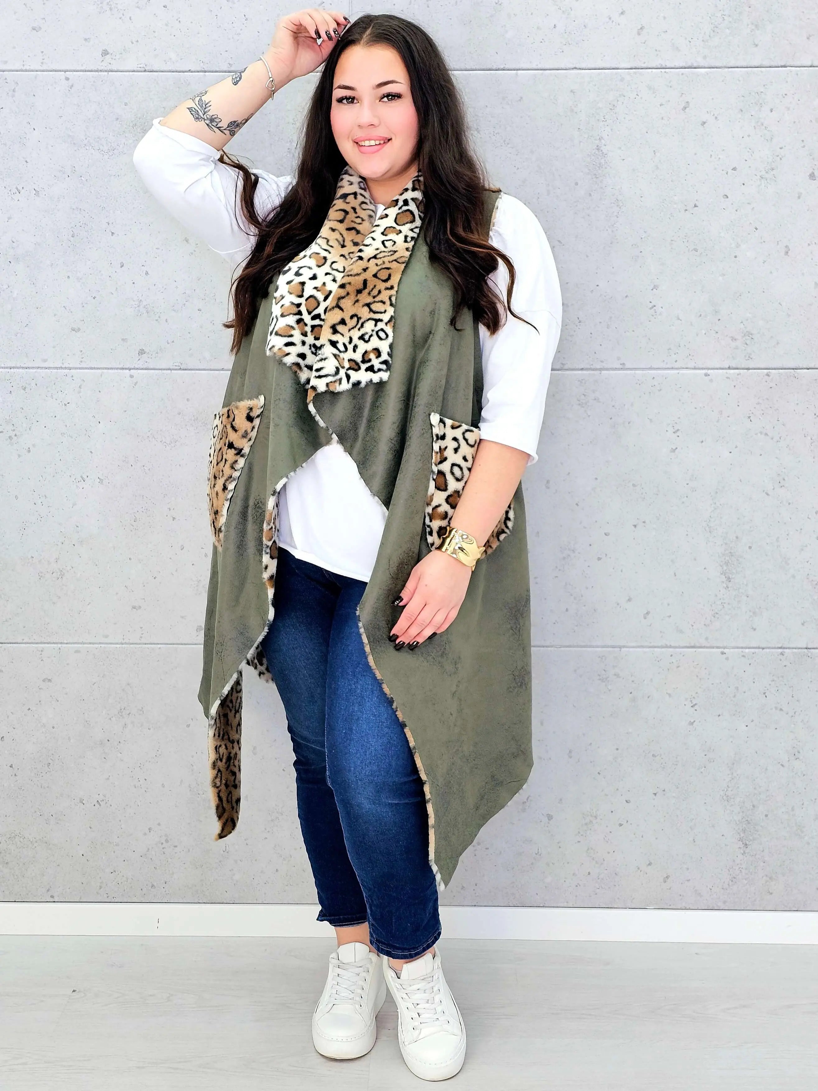 Kamizelka plus size z futerkiem w zwierzęcy wzór – modny akcent i ciepło w jednym Stylowa XL