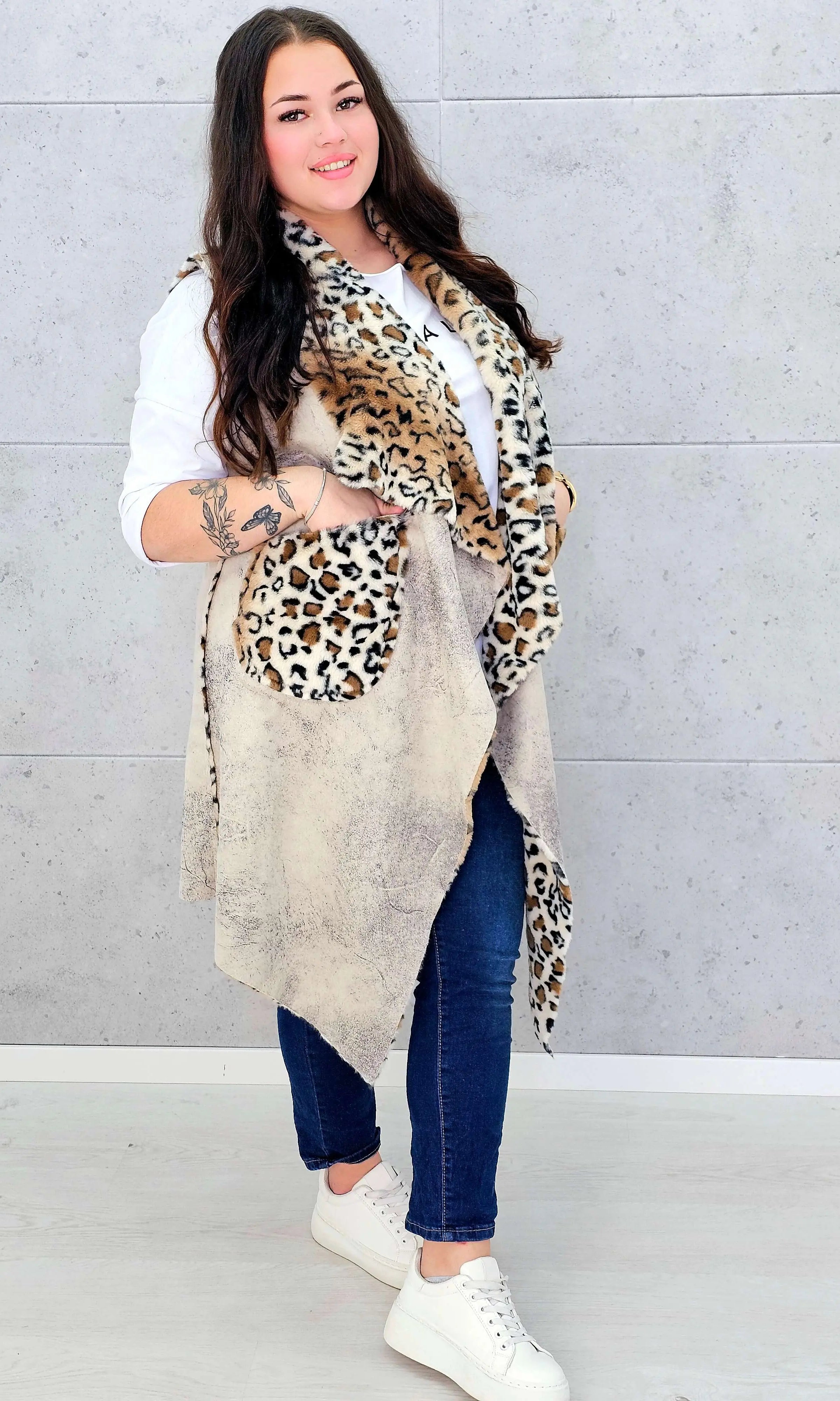 Kamizelka plus size z futerkiem w zwierzęcy wzór – modny akcent i ciepło w jednym Stylowa XL