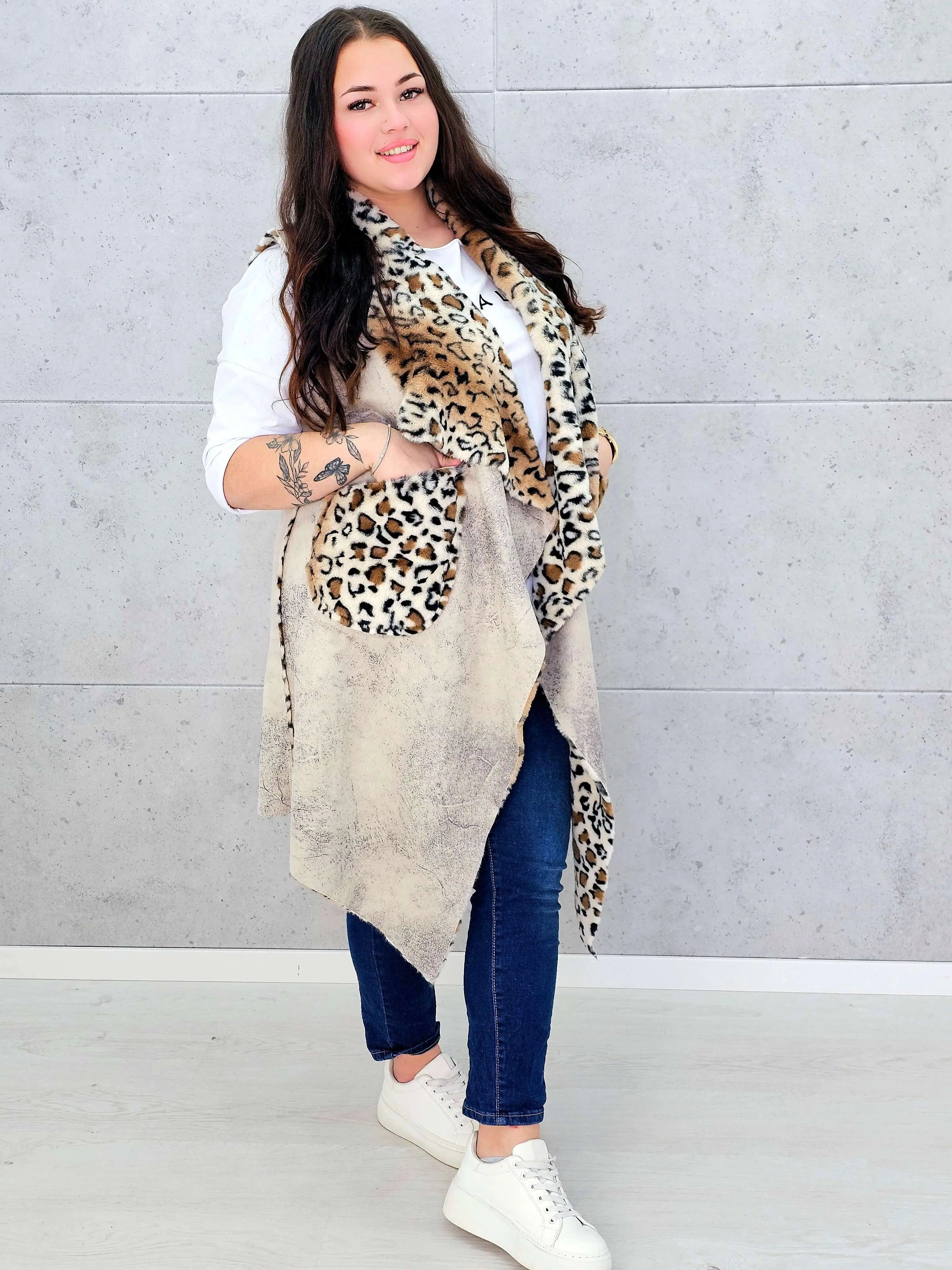 Kamizelka plus size z futerkiem w zwierzęcy wzór – modny akcent i ciepło w jednym Stylowa XL