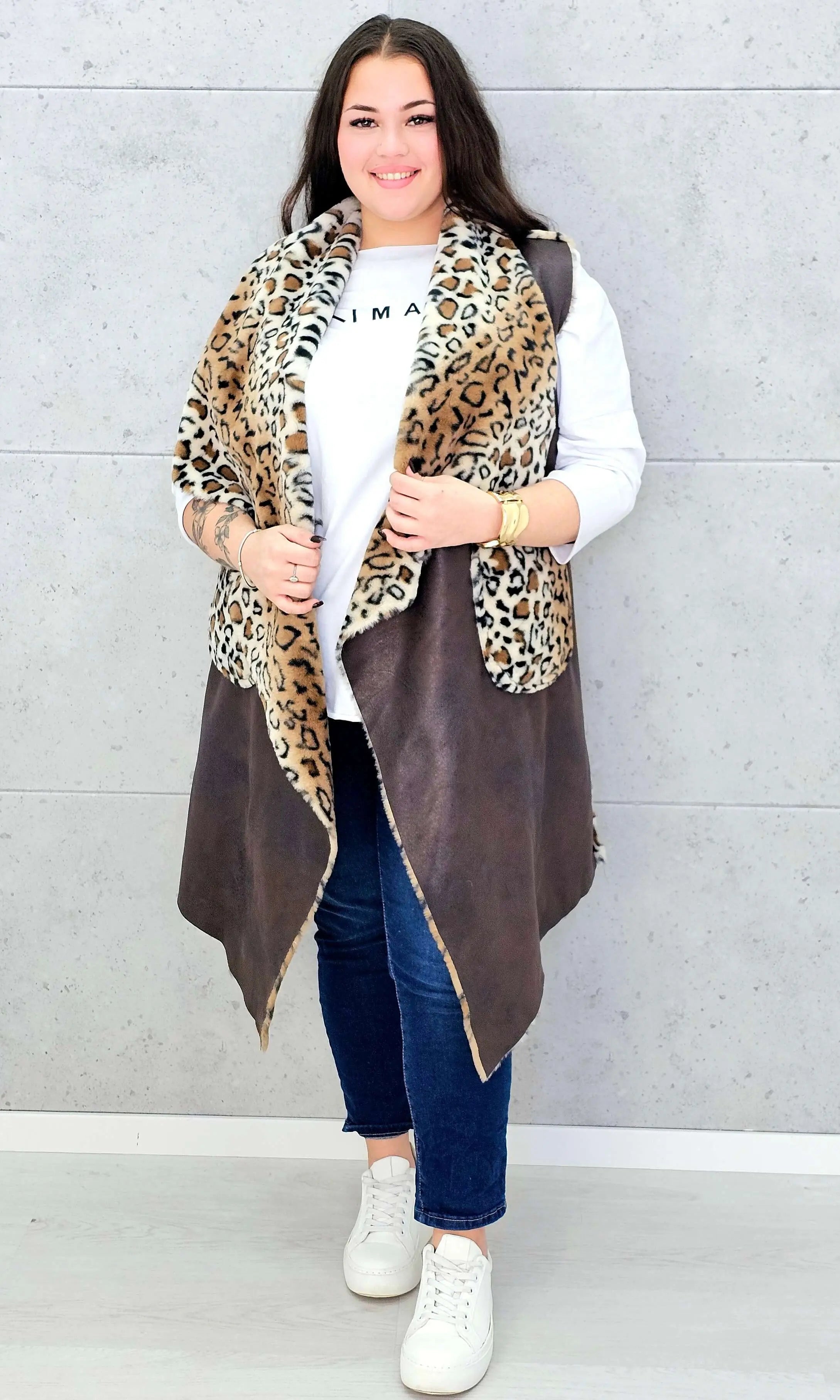 Kamizelka plus size z futerkiem w zwierzęcy wzór – modny akcent i ciepło w jednym Stylowa XL