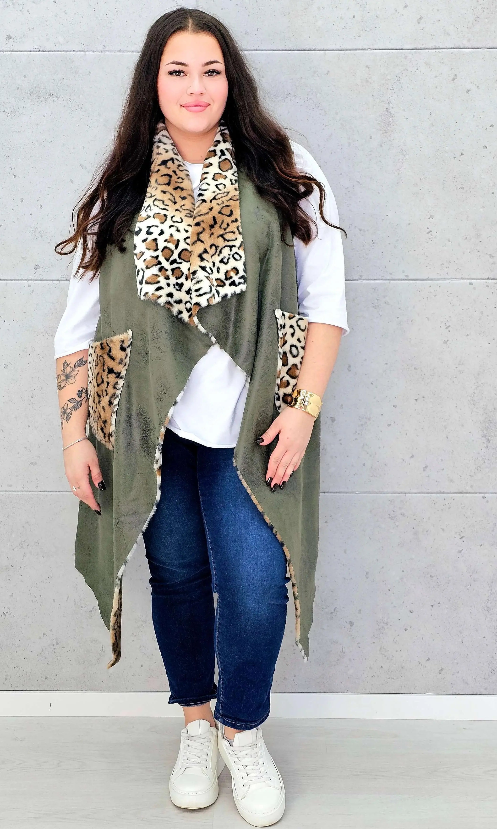 Kamizelka plus size z futerkiem w zwierzęcy wzór – modny akcent i ciepło w jednym Stylowa XL