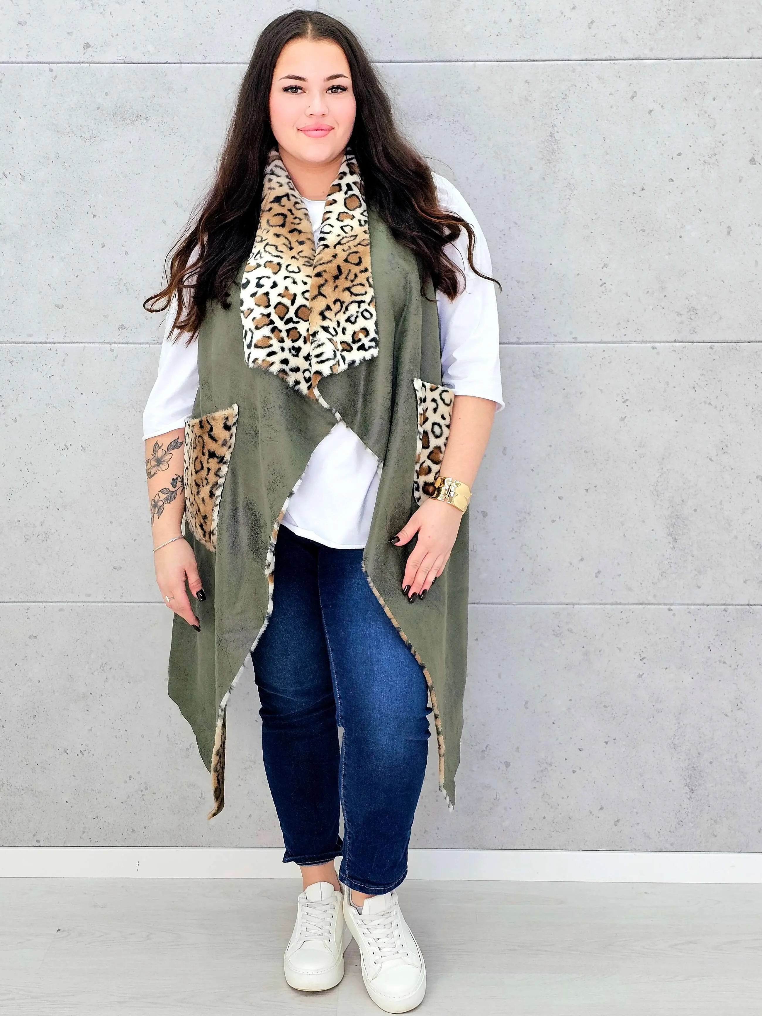 Kamizelka plus size z futerkiem w zwierzęcy wzór – modny akcent i ciepło w jednym Stylowa XL