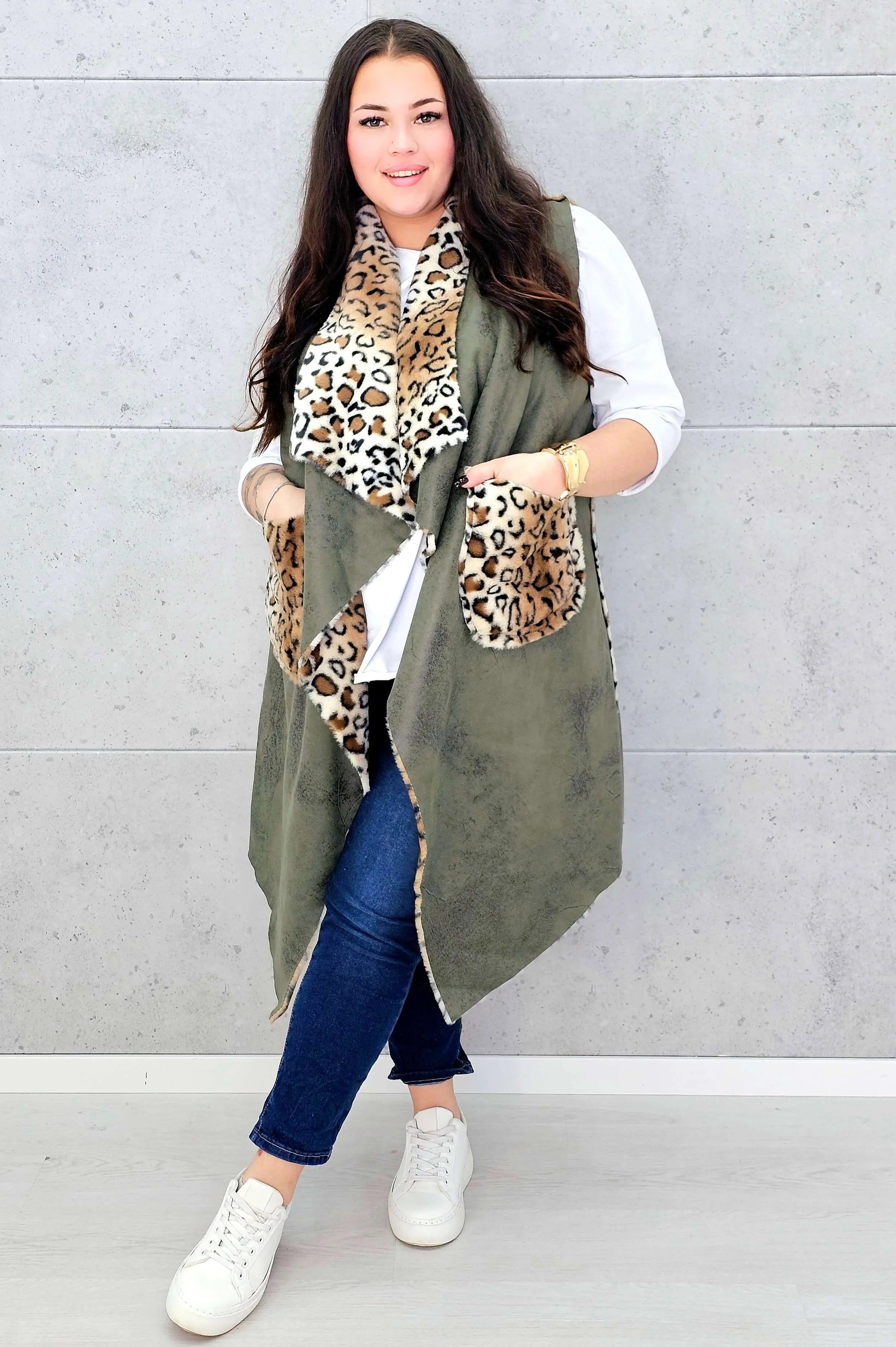 Kamizelka plus size z futerkiem w zwierzęcy wzór – modny akcent i ciepło w jednym Stylowa XL