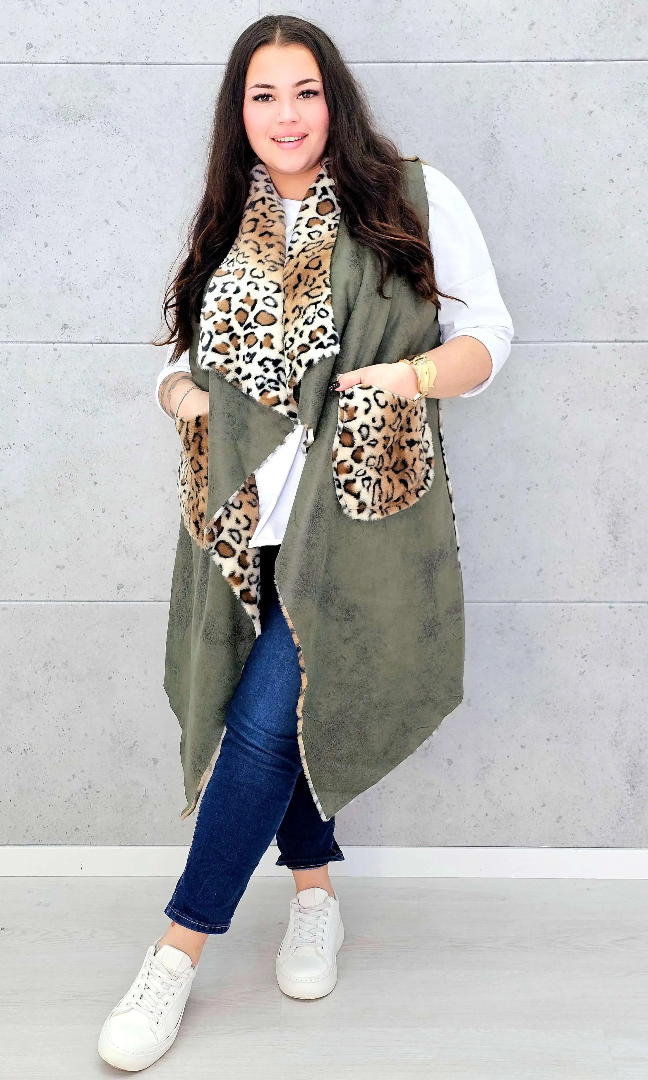 Kamizelka plus size z futerkiem w zwierzęcy wzór – modny akcent i ciepło w jednym Stylowa XL