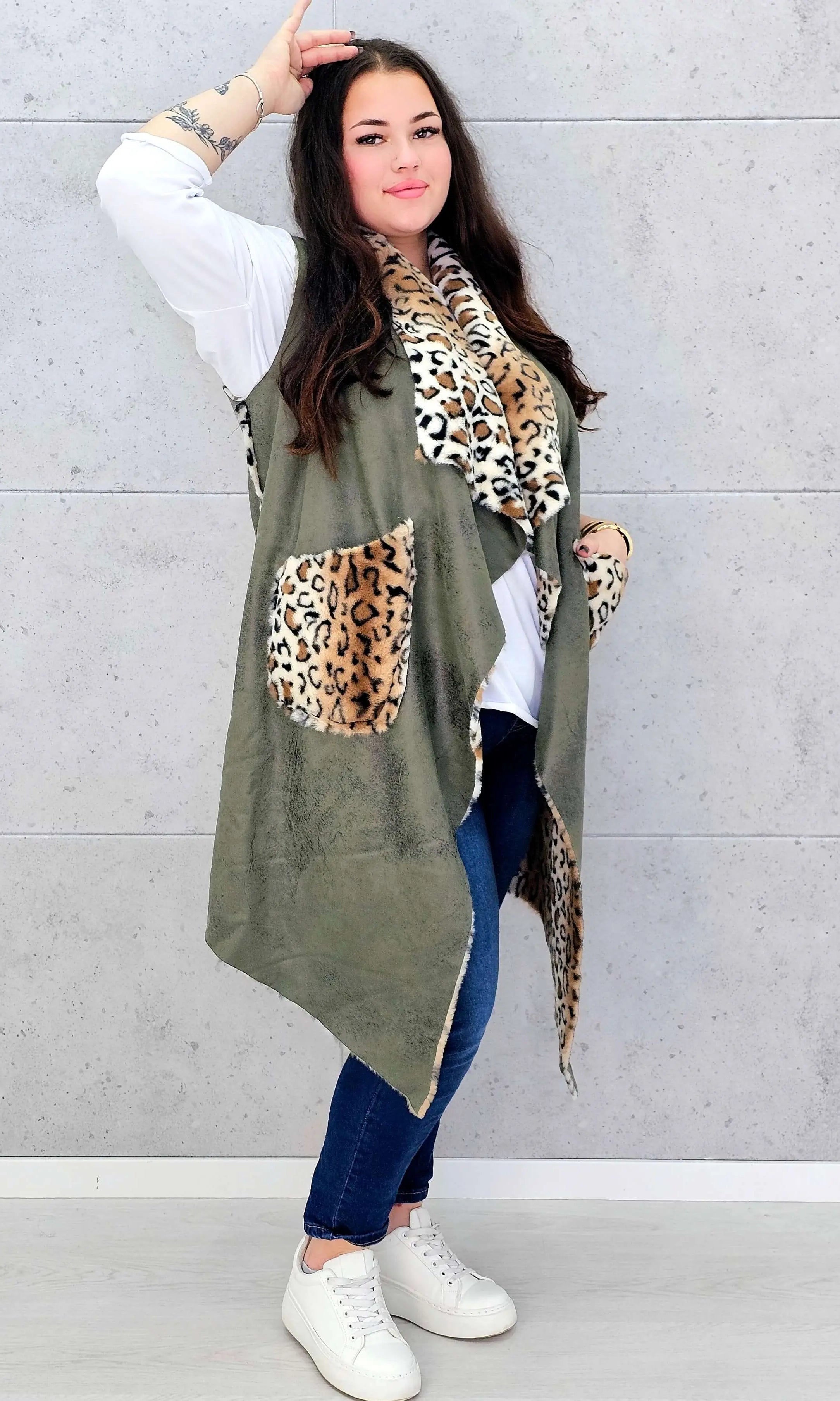 Kamizelka plus size z futerkiem w zwierzęcy wzór – modny akcent i ciepło w jednym Stylowa XL