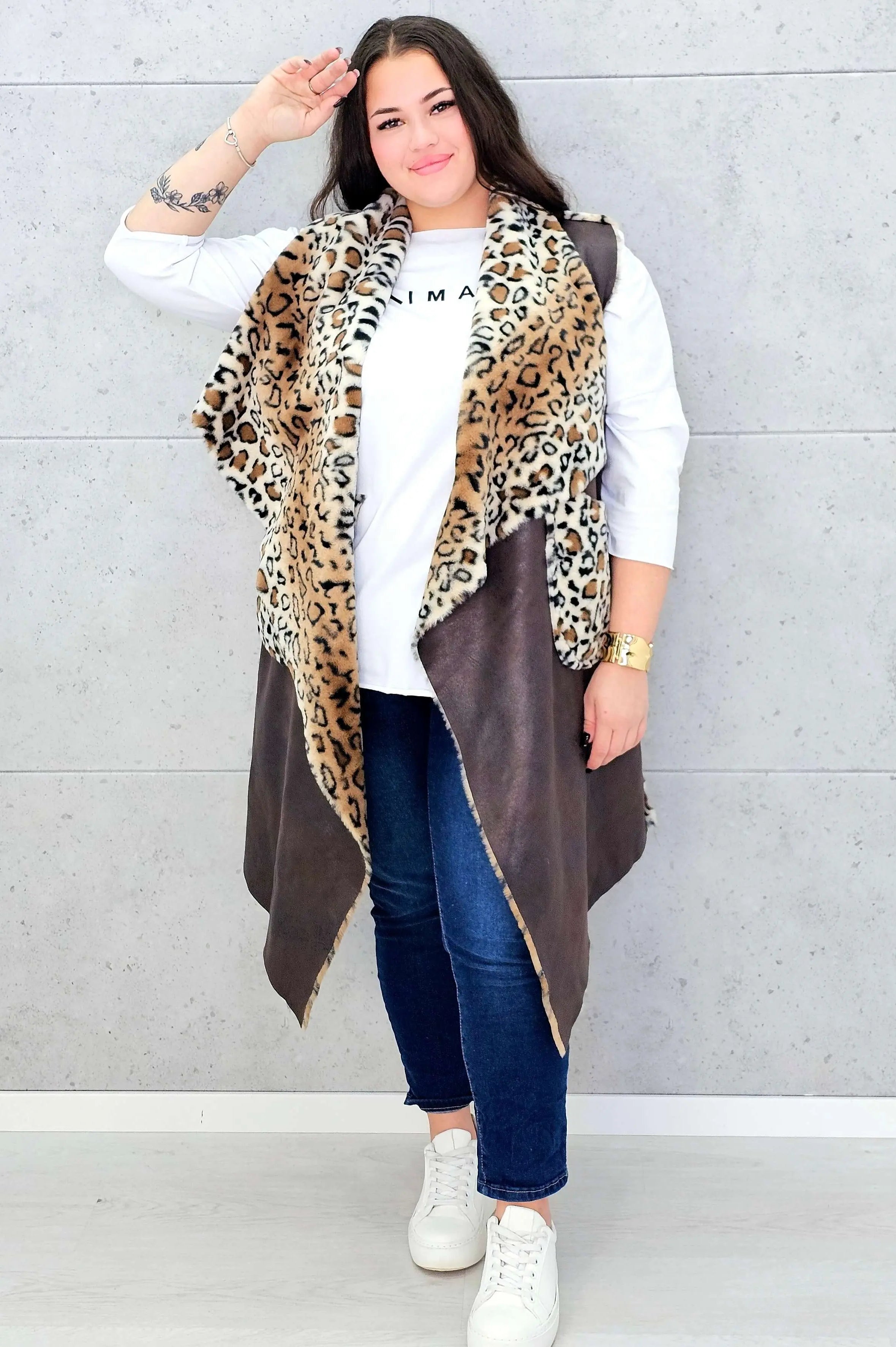 Kamizelka plus size z futerkiem w zwierzęcy wzór – modny akcent i ciepło w jednym Stylowa XL
