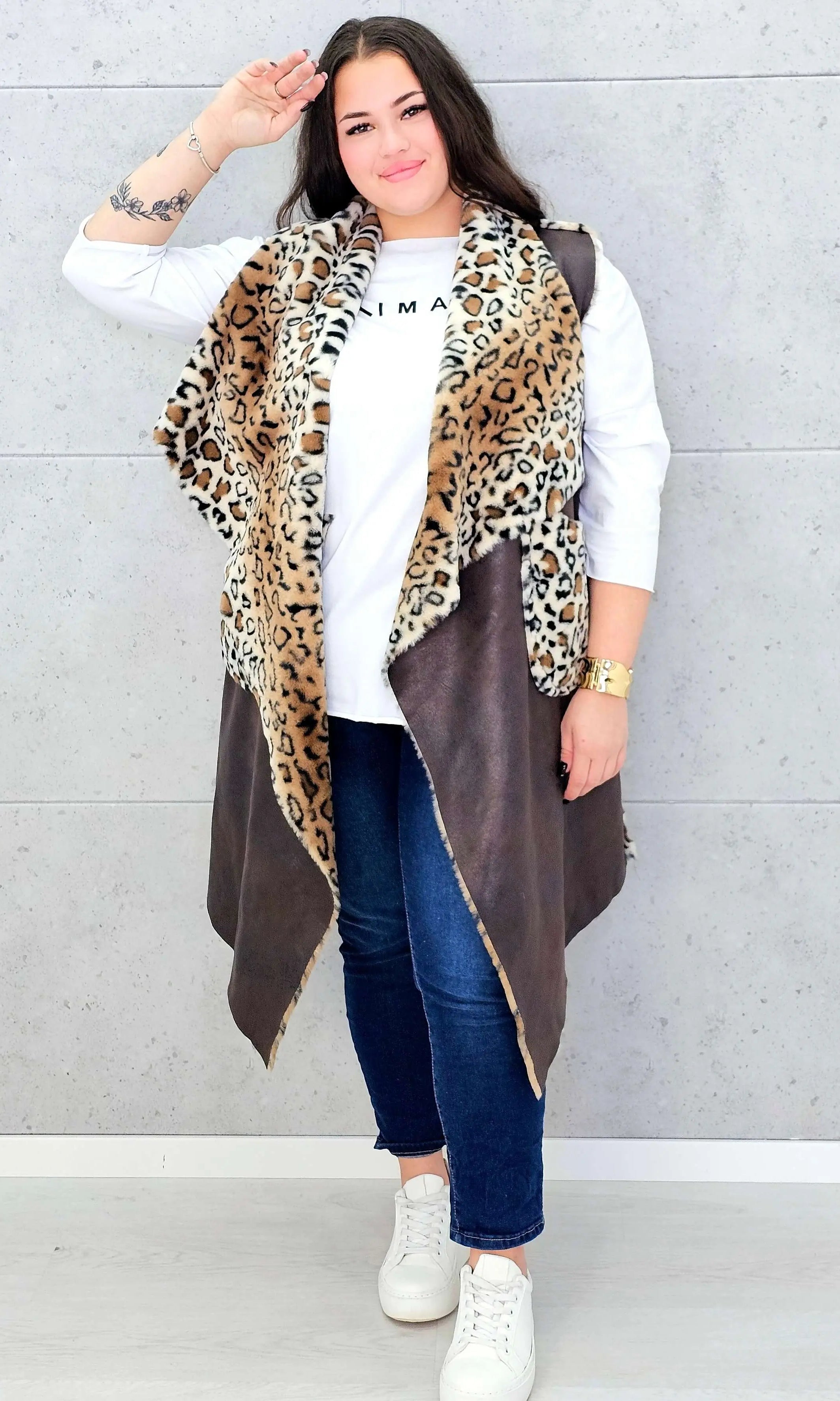 Kamizelka plus size z futerkiem w zwierzęcy wzór – modny akcent i ciepło w jednym Stylowa XL