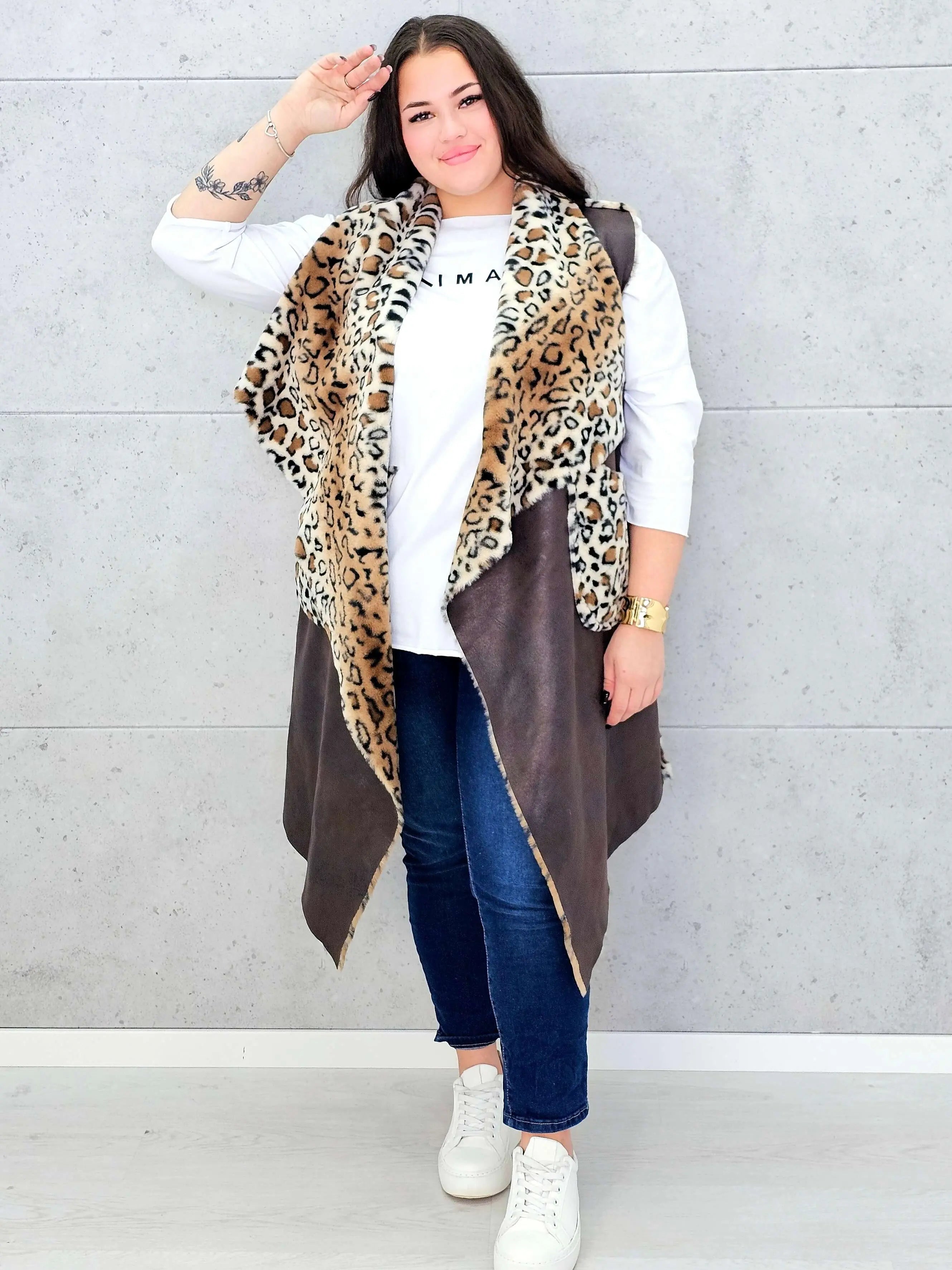 Kamizelka plus size z futerkiem w zwierzęcy wzór – modny akcent i ciepło w jednym Stylowa XL