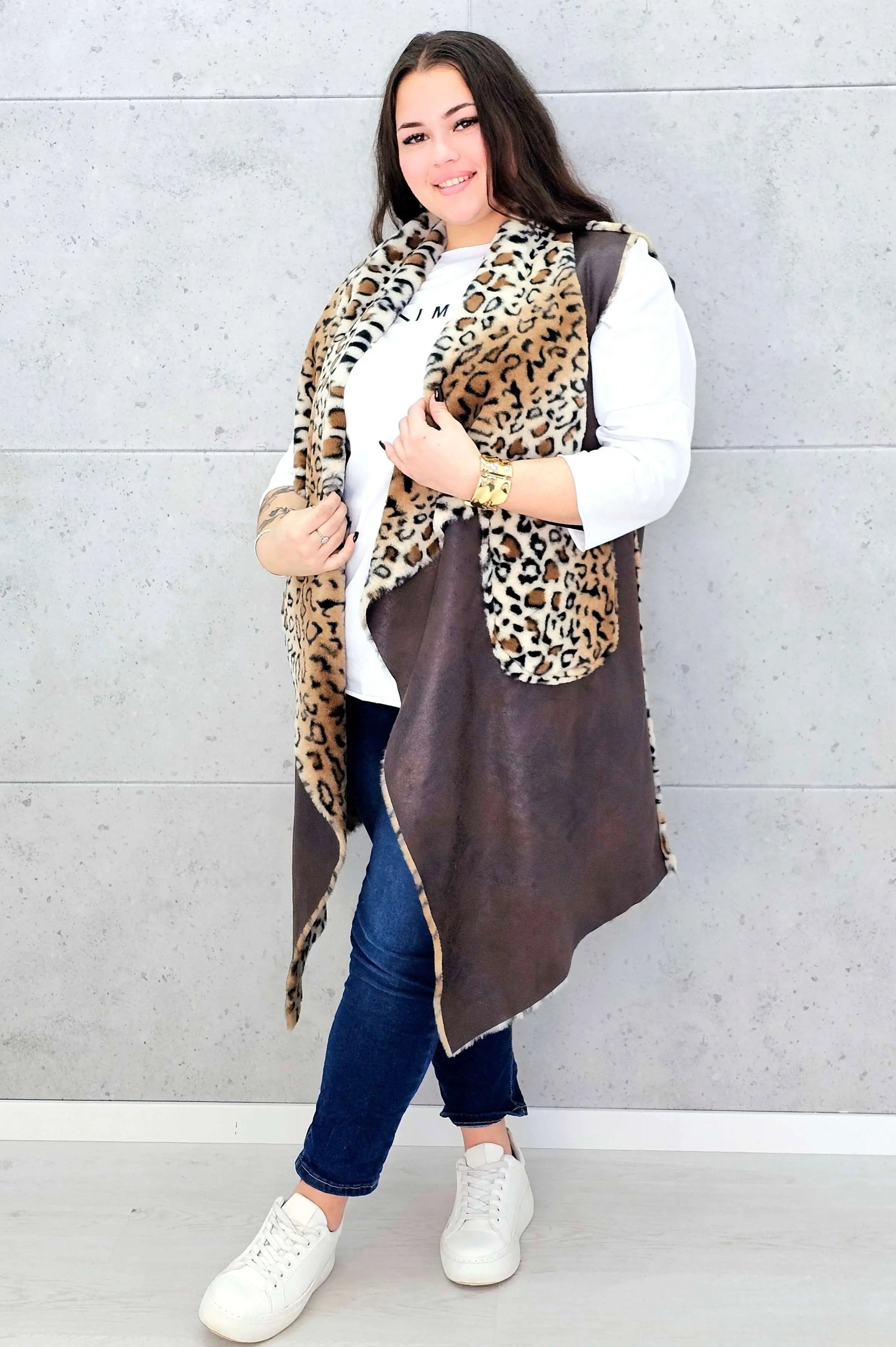 Kamizelka plus size z futerkiem w zwierzęcy wzór – modny akcent i ciepło w jednym Stylowa XL