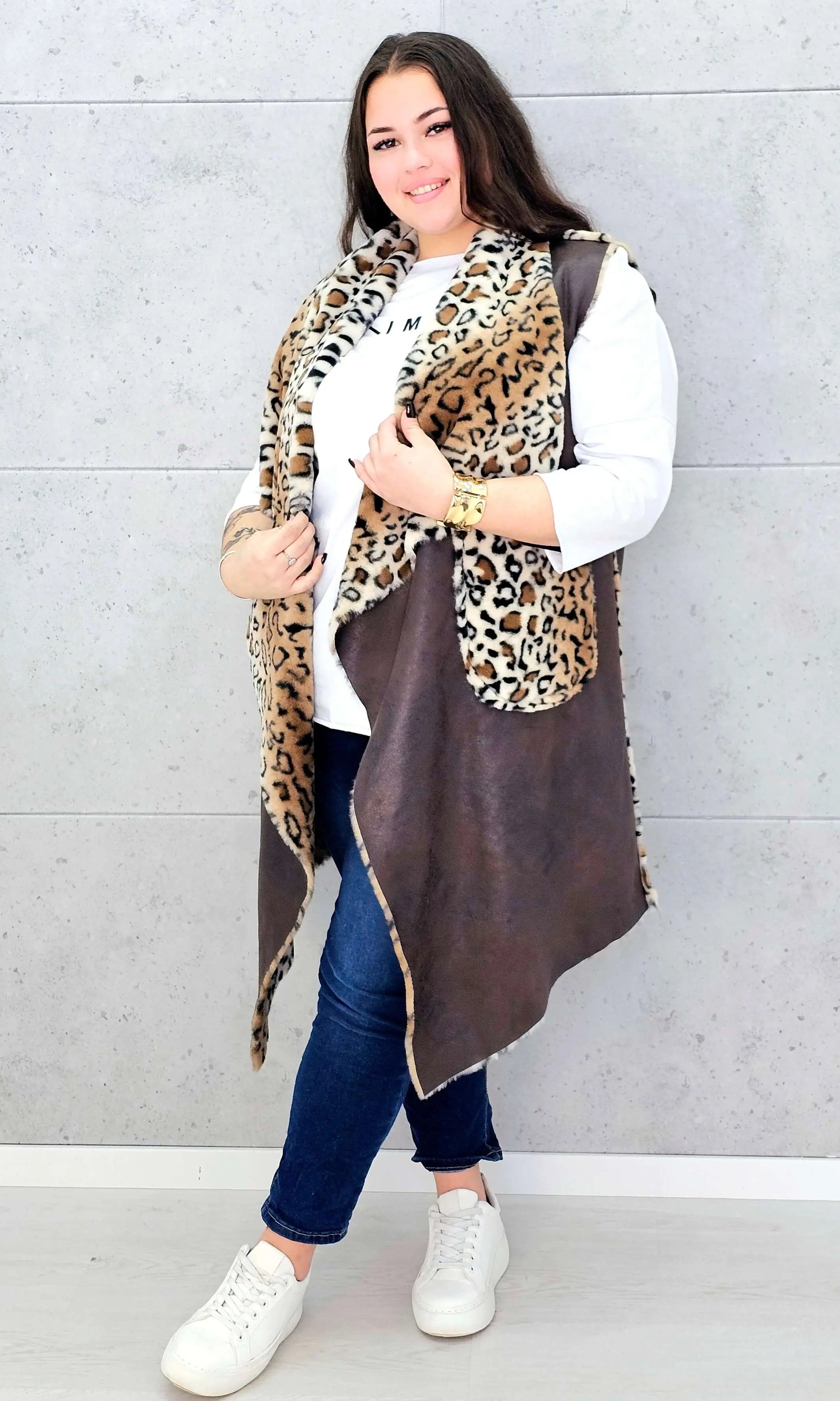 Kamizelka plus size z futerkiem w zwierzęcy wzór – modny akcent i ciepło w jednym Stylowa XL