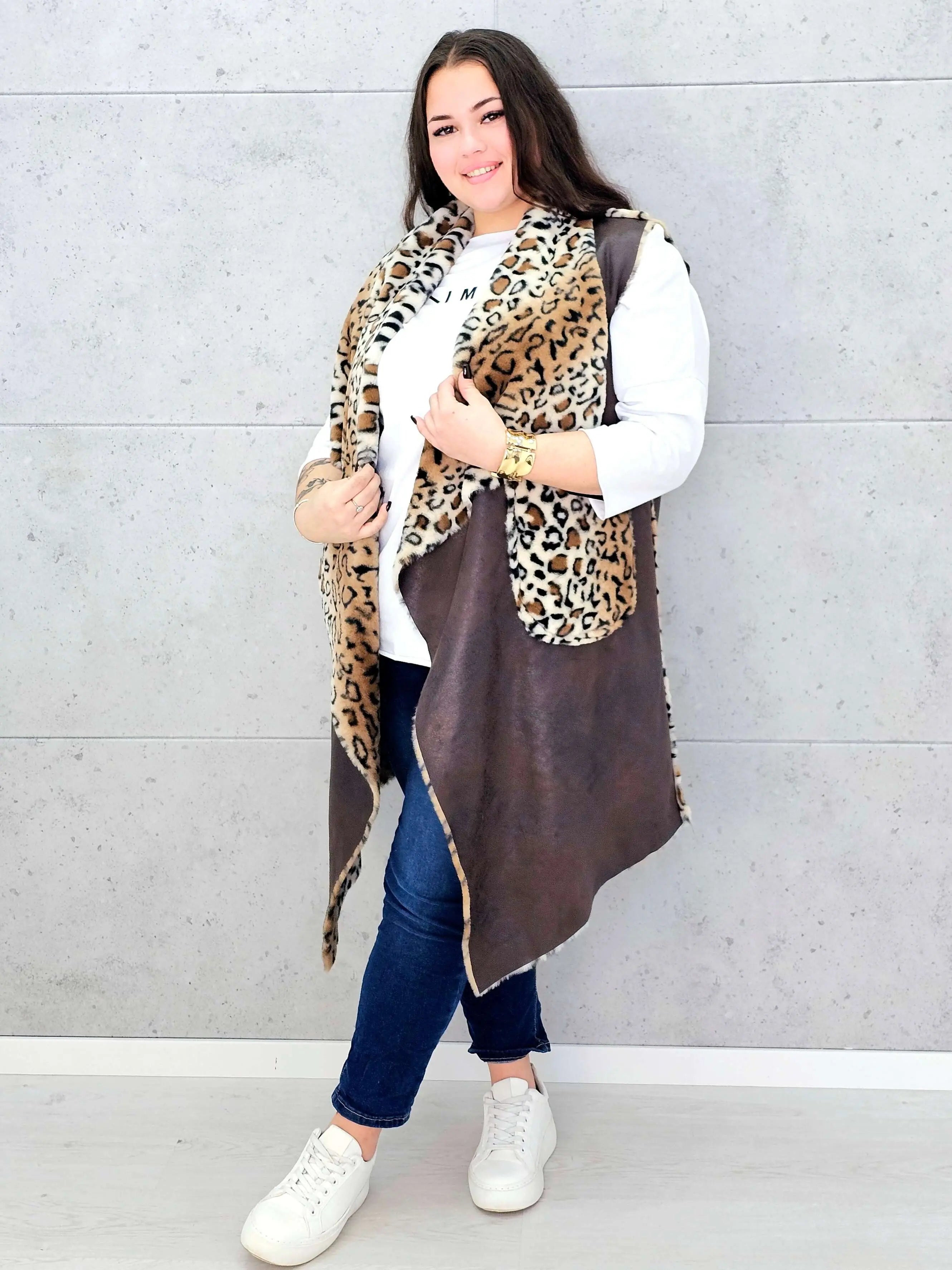 Kamizelka plus size z futerkiem w zwierzęcy wzór – modny akcent i ciepło w jednym Stylowa XL