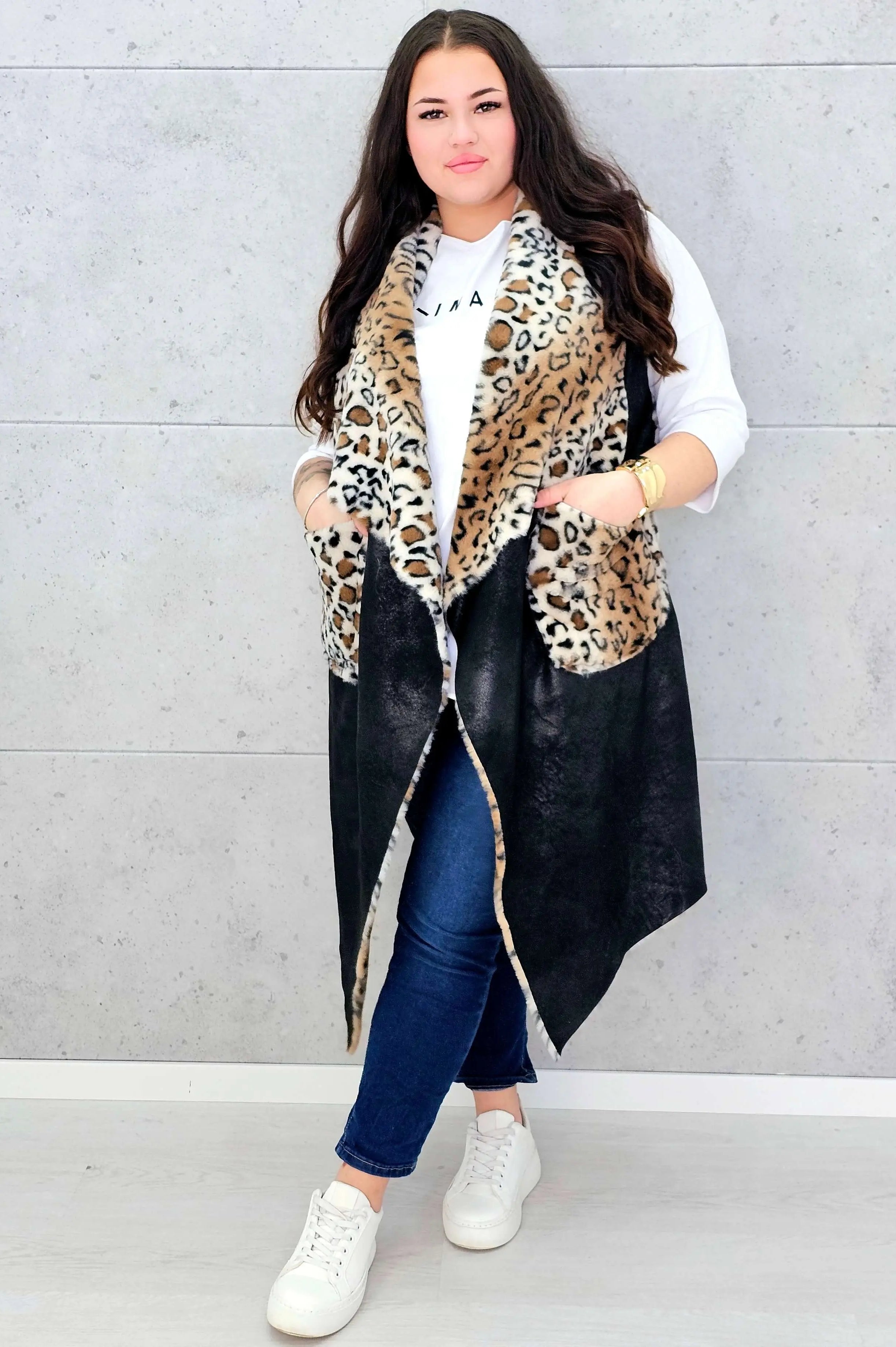 Kamizelka plus size z futerkiem w zwierzęcy wzór – modny akcent i ciepło w jednym Stylowa XL