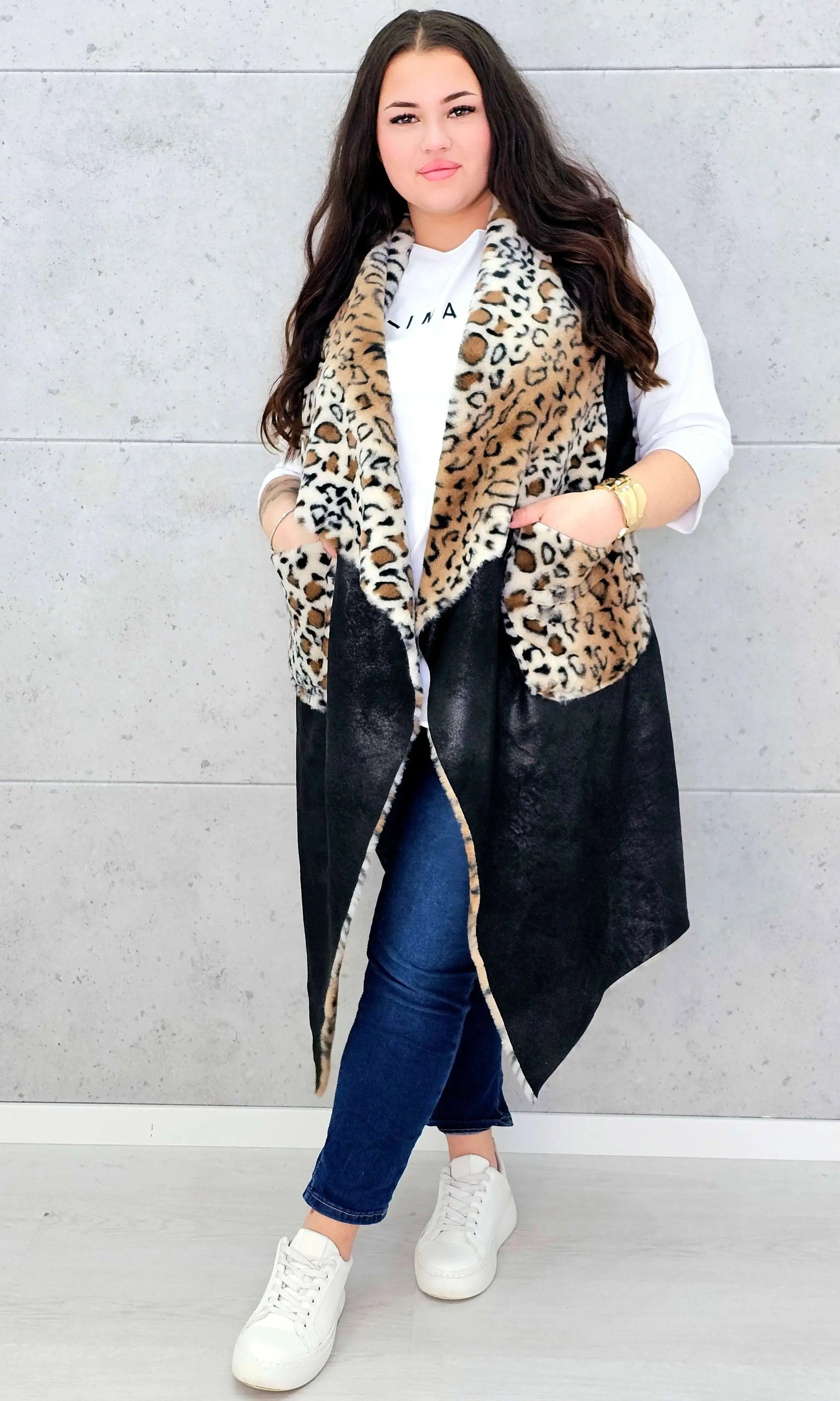 Kamizelka plus size z futerkiem w zwierzęcy wzór – modny akcent i ciepło w jednym Stylowa XL