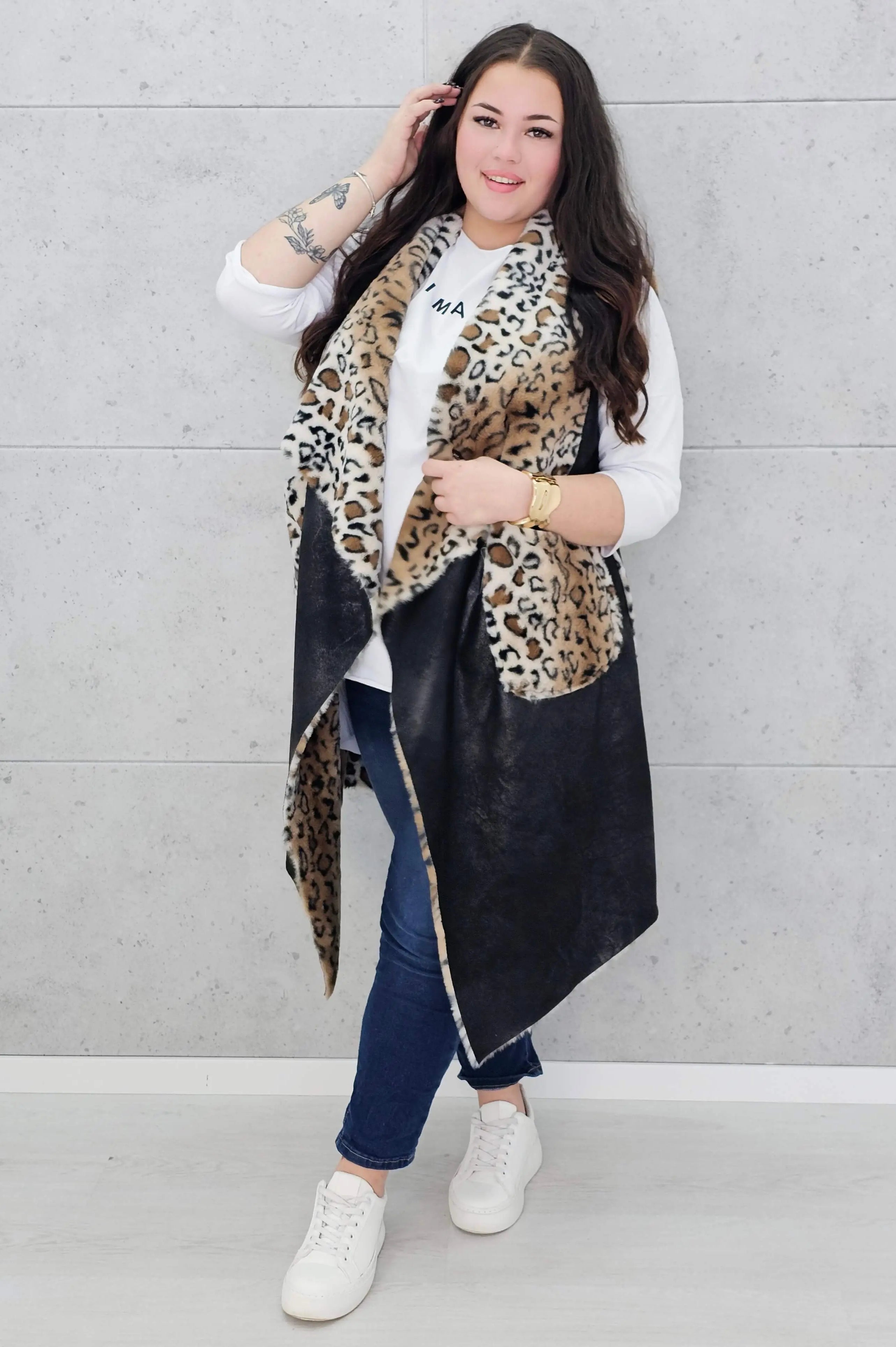 Kamizelka plus size z futerkiem w zwierzęcy wzór – modny akcent i ciepło w jednym Stylowa XL