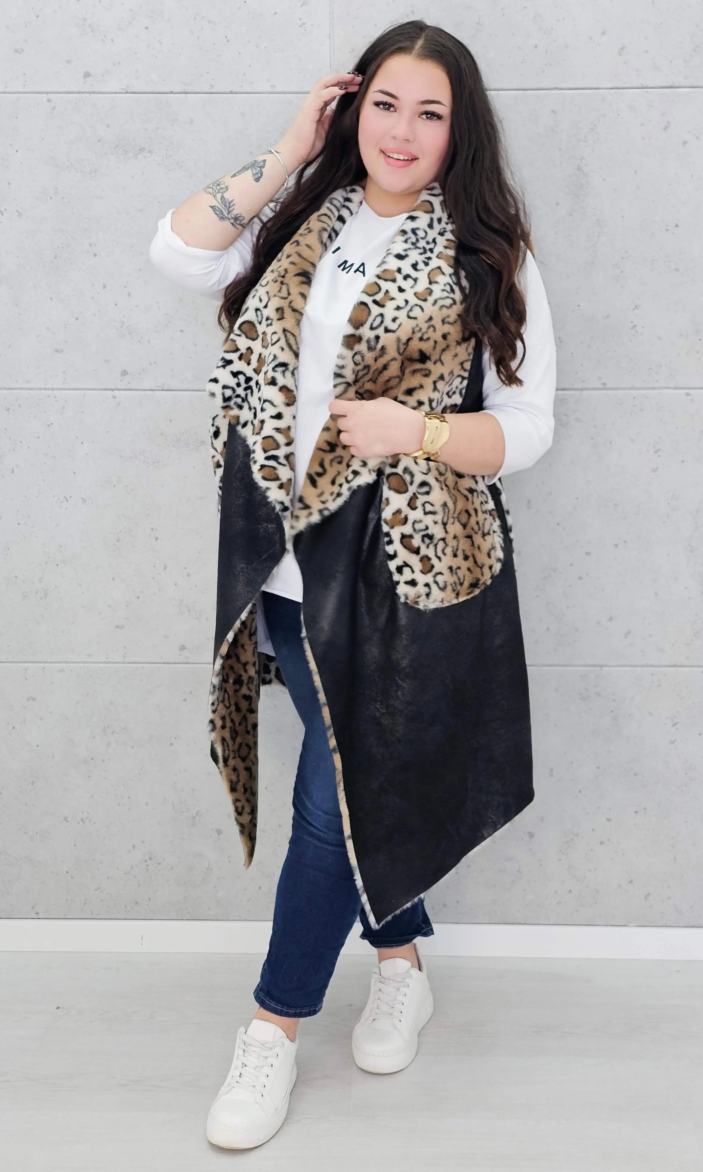 Kamizelka plus size z futerkiem w zwierzęcy wzór – modny akcent i ciepło w jednym Stylowa XL
