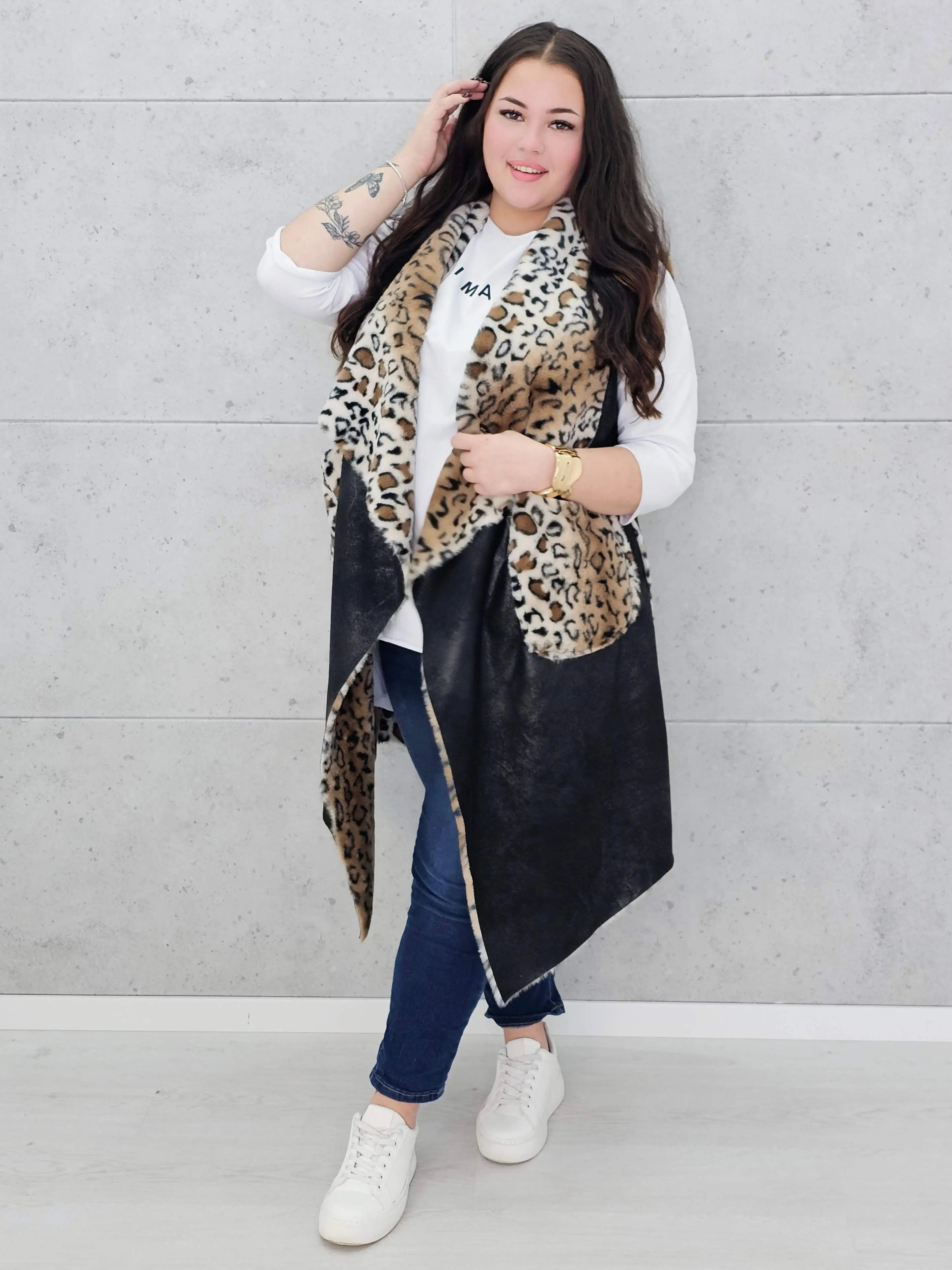 Kamizelka plus size z futerkiem w zwierzęcy wzór – modny akcent i ciepło w jednym Stylowa XL