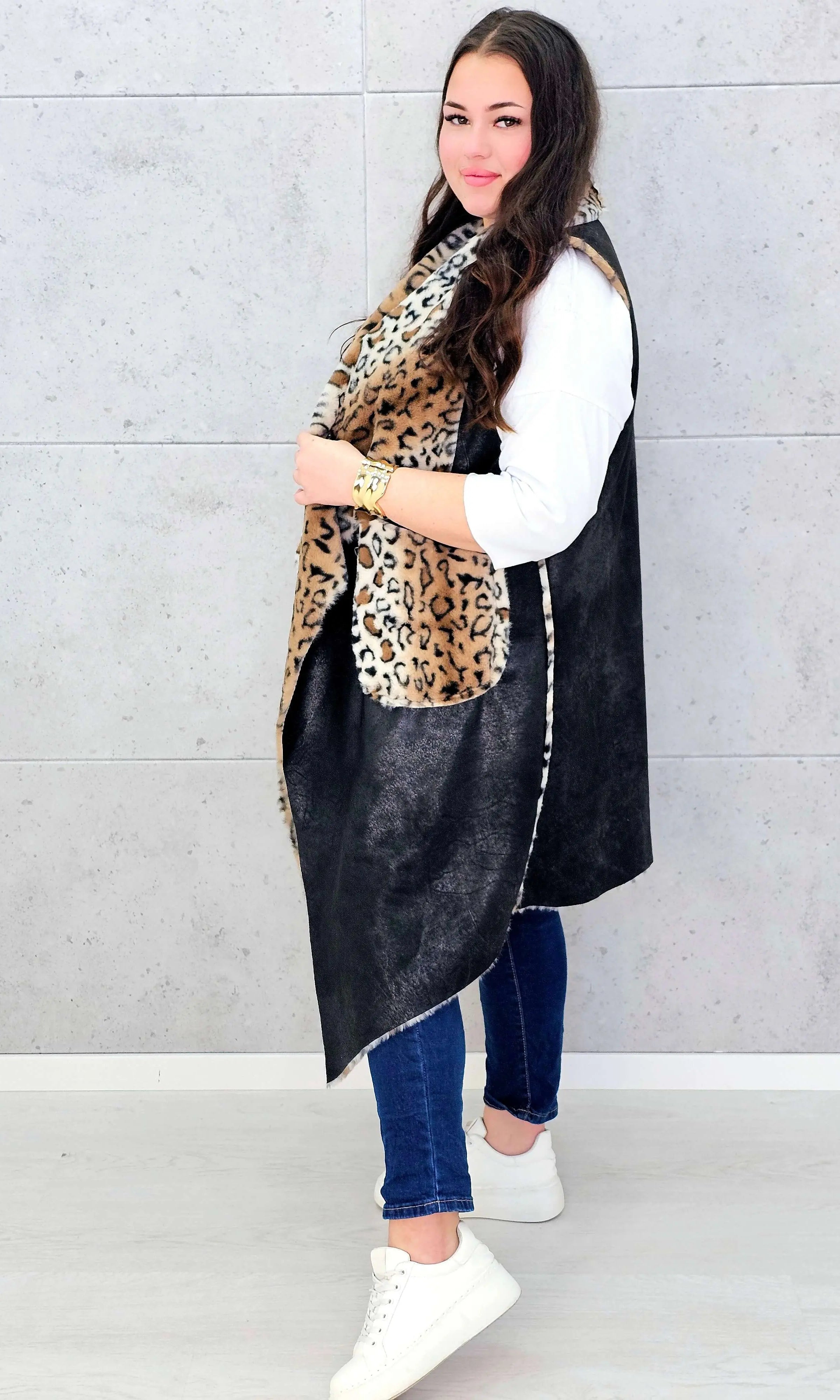 Kamizelka plus size z futerkiem w zwierzęcy wzór – modny akcent i ciepło w jednym Stylowa XL