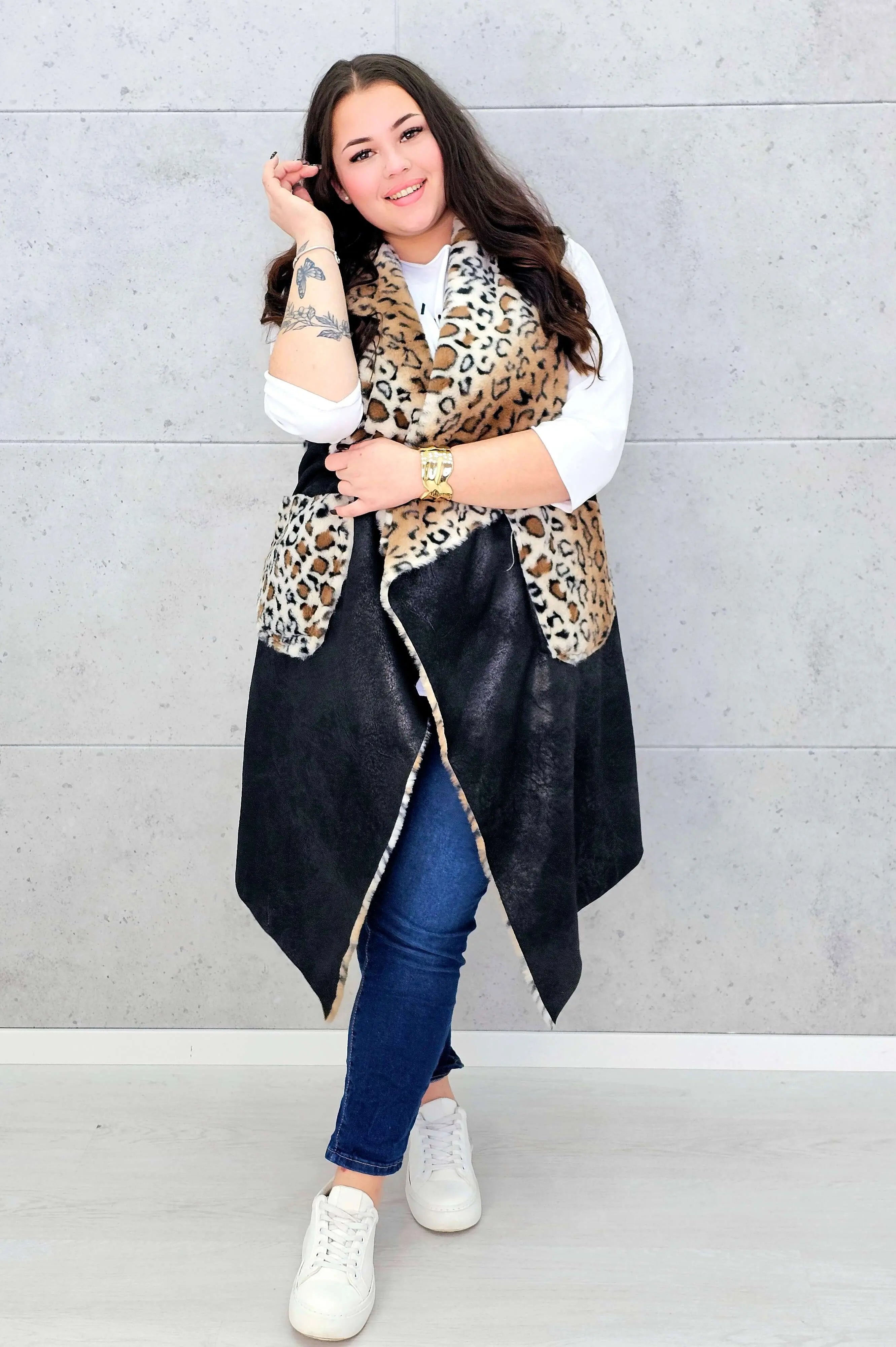Kamizelka plus size z futerkiem w zwierzęcy wzór – modny akcent i ciepło w jednym Stylowa XL