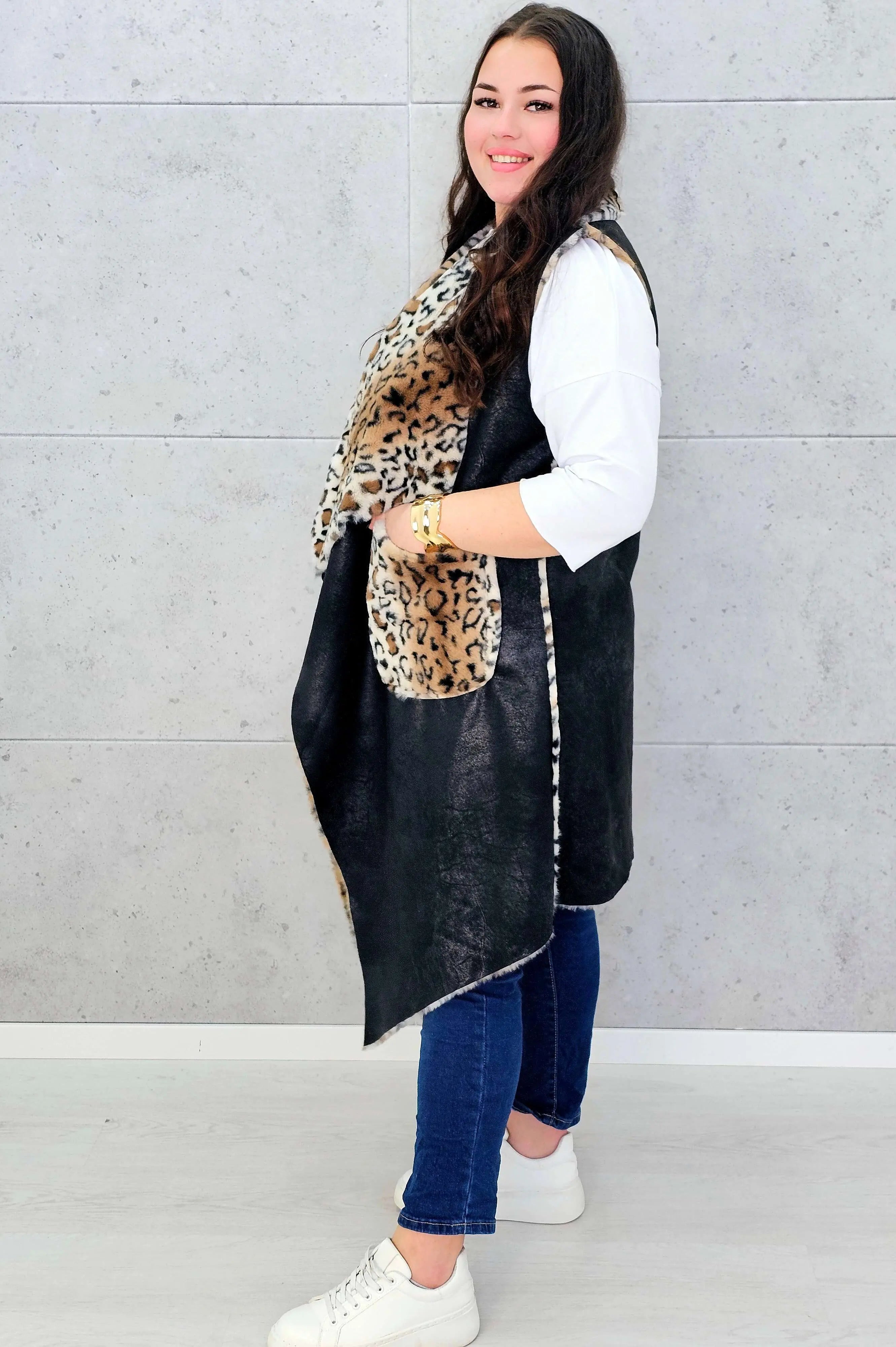 Kamizelka plus size z futerkiem w zwierzęcy wzór – modny akcent i ciepło w jednym Stylowa XL