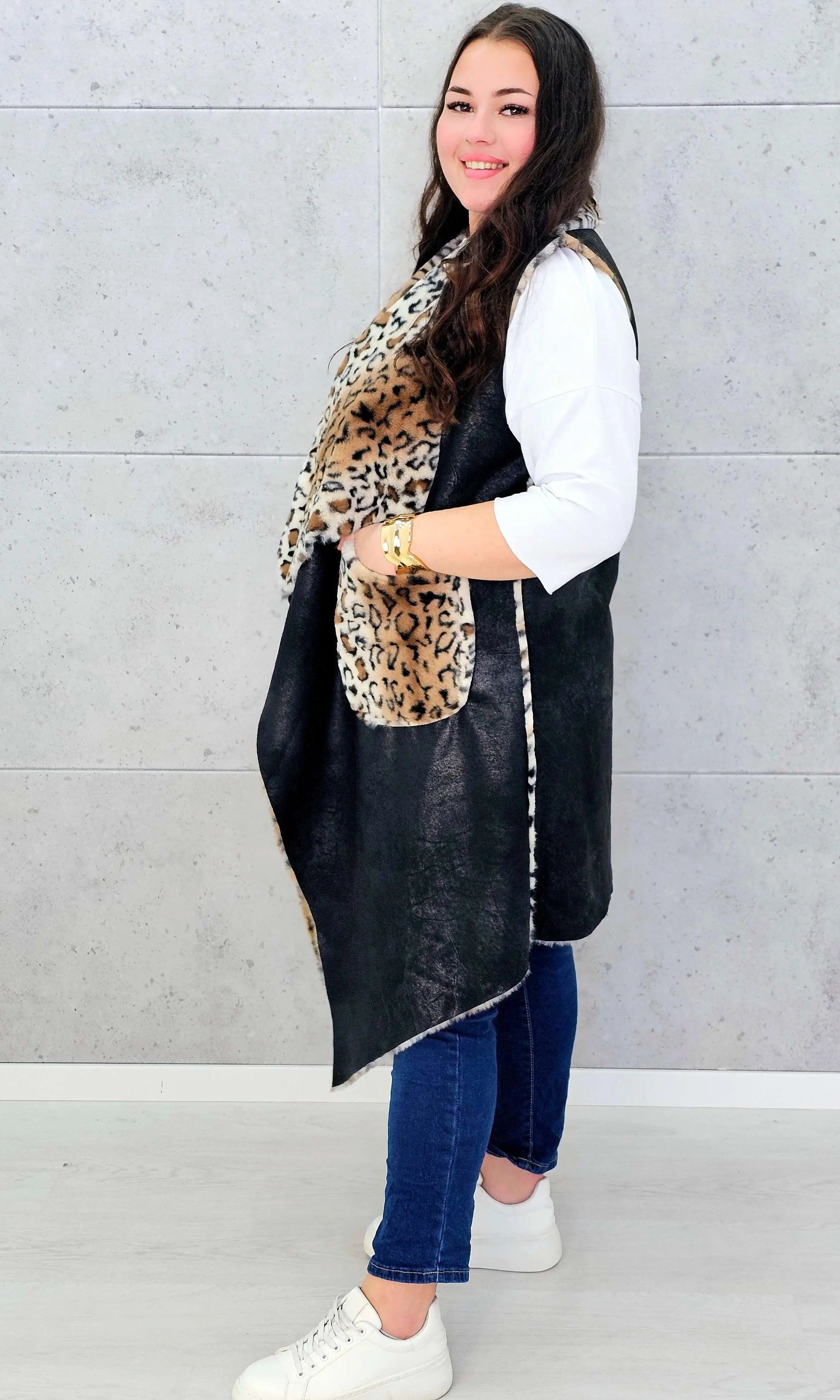 Kamizelka plus size z futerkiem w zwierzęcy wzór – modny akcent i ciepło w jednym Stylowa XL