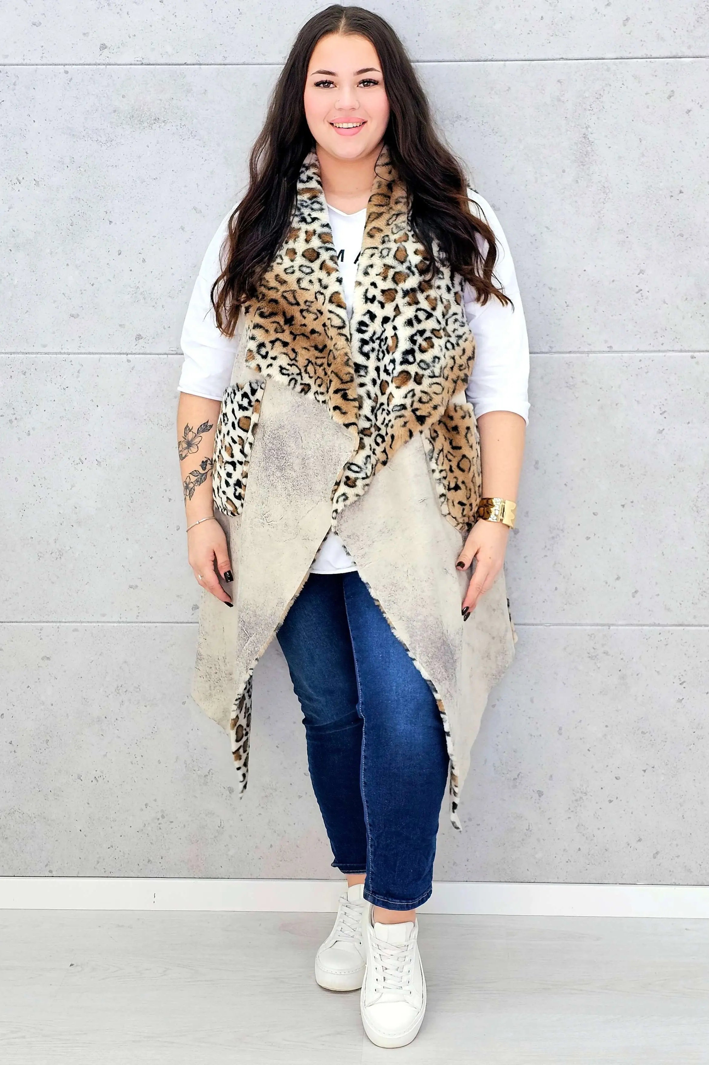 Kamizelka plus size z futerkiem w zwierzęcy wzór – modny akcent i ciepło w jednym Stylowa XL