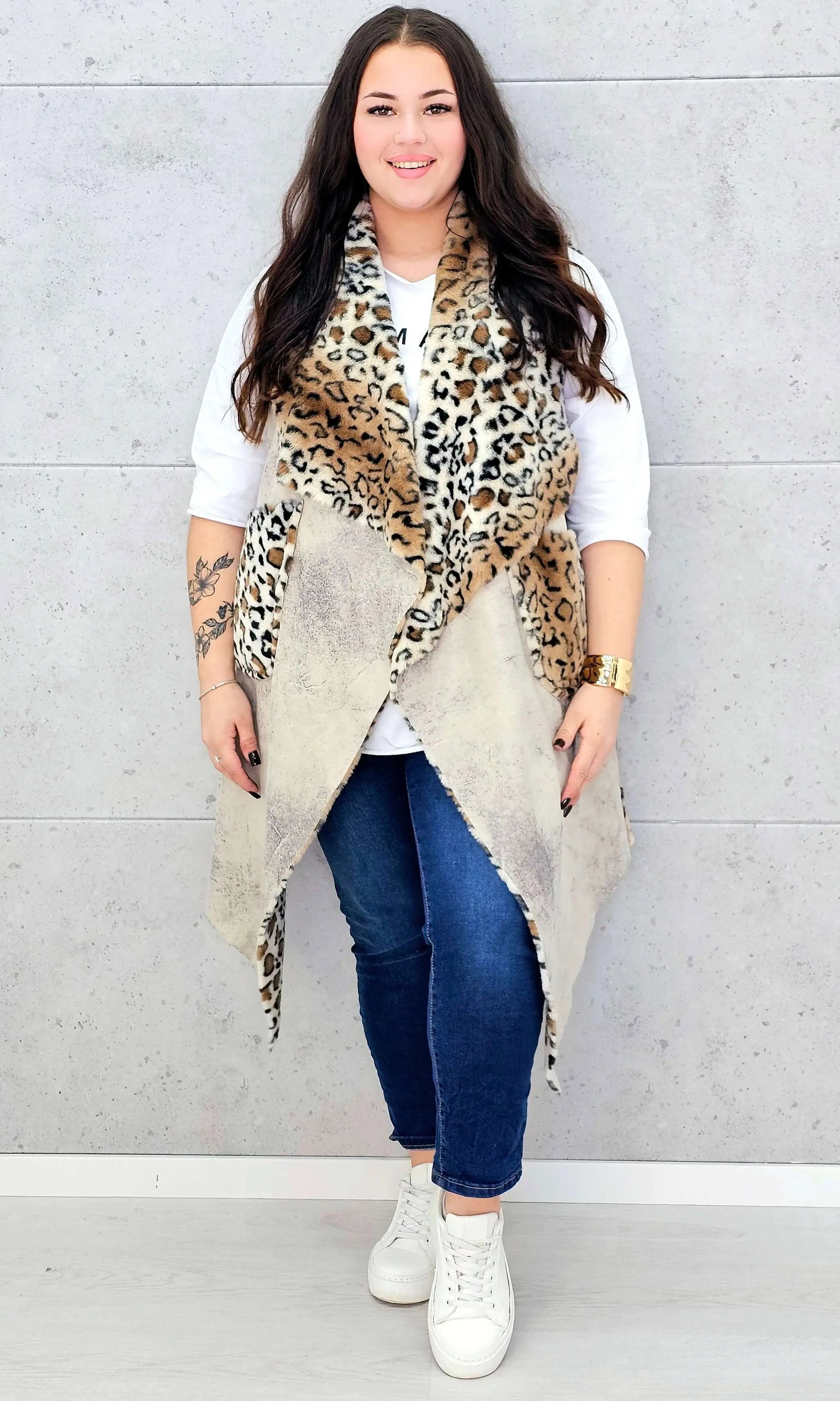 Kamizelka plus size z futerkiem w zwierzęcy wzór – modny akcent i ciepło w jednym Stylowa XL
