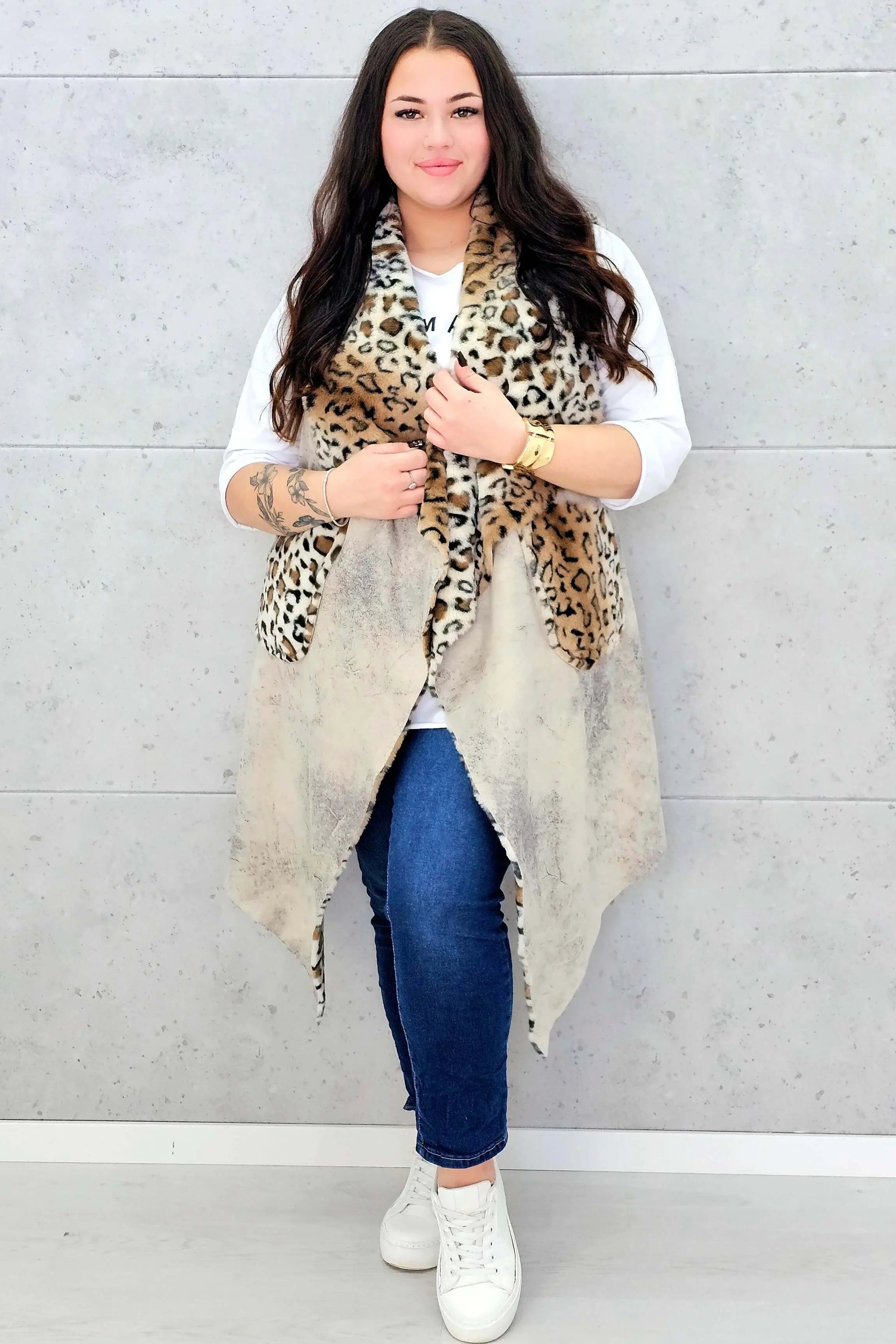 Kamizelka plus size z futerkiem w zwierzęcy wzór – modny akcent i ciepło w jednym Stylowa XL
