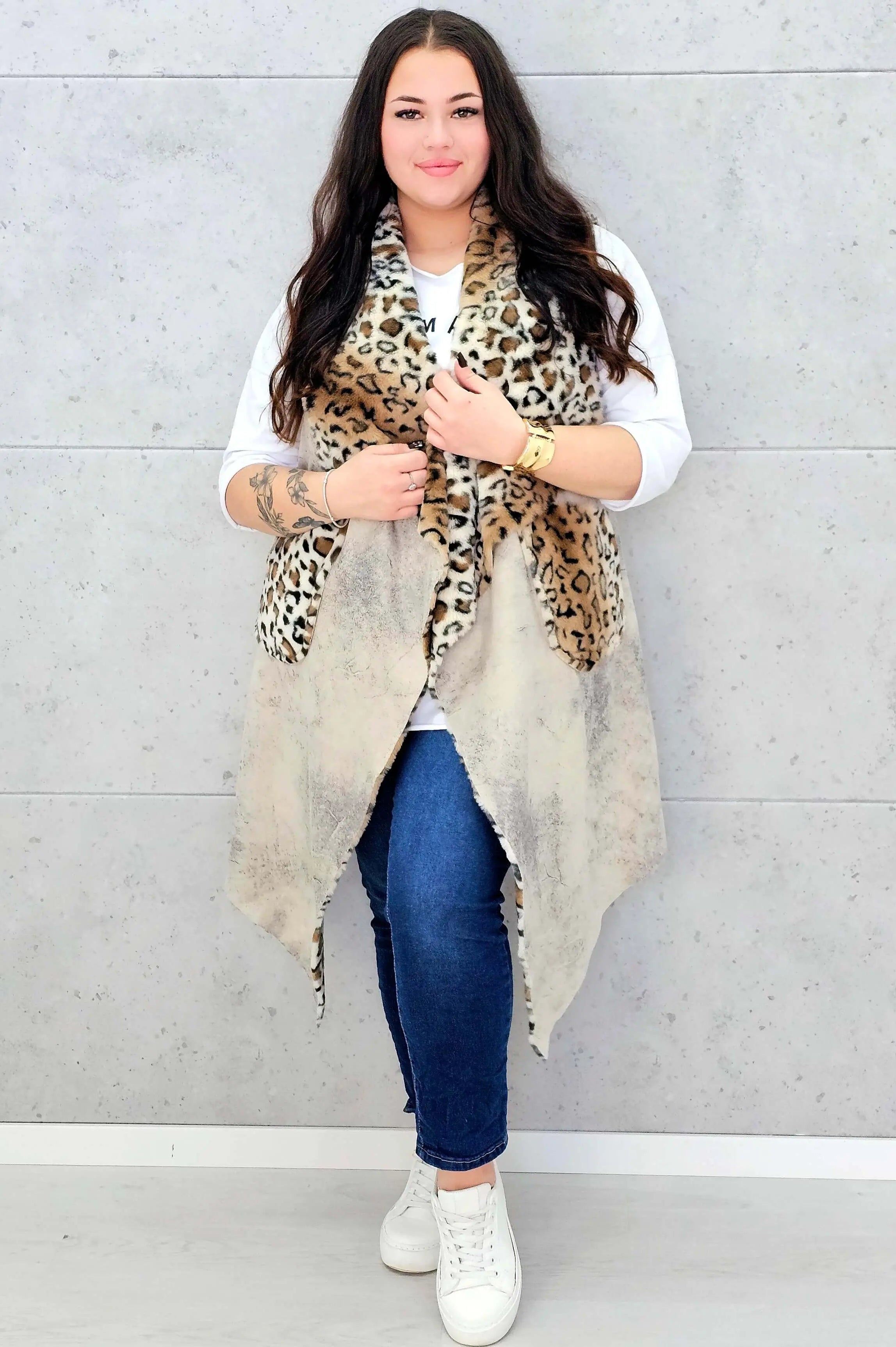 Kamizelka plus size z futerkiem w zwierzęcy wzór – modny akcent i ciepło w jednym Stylowa XL