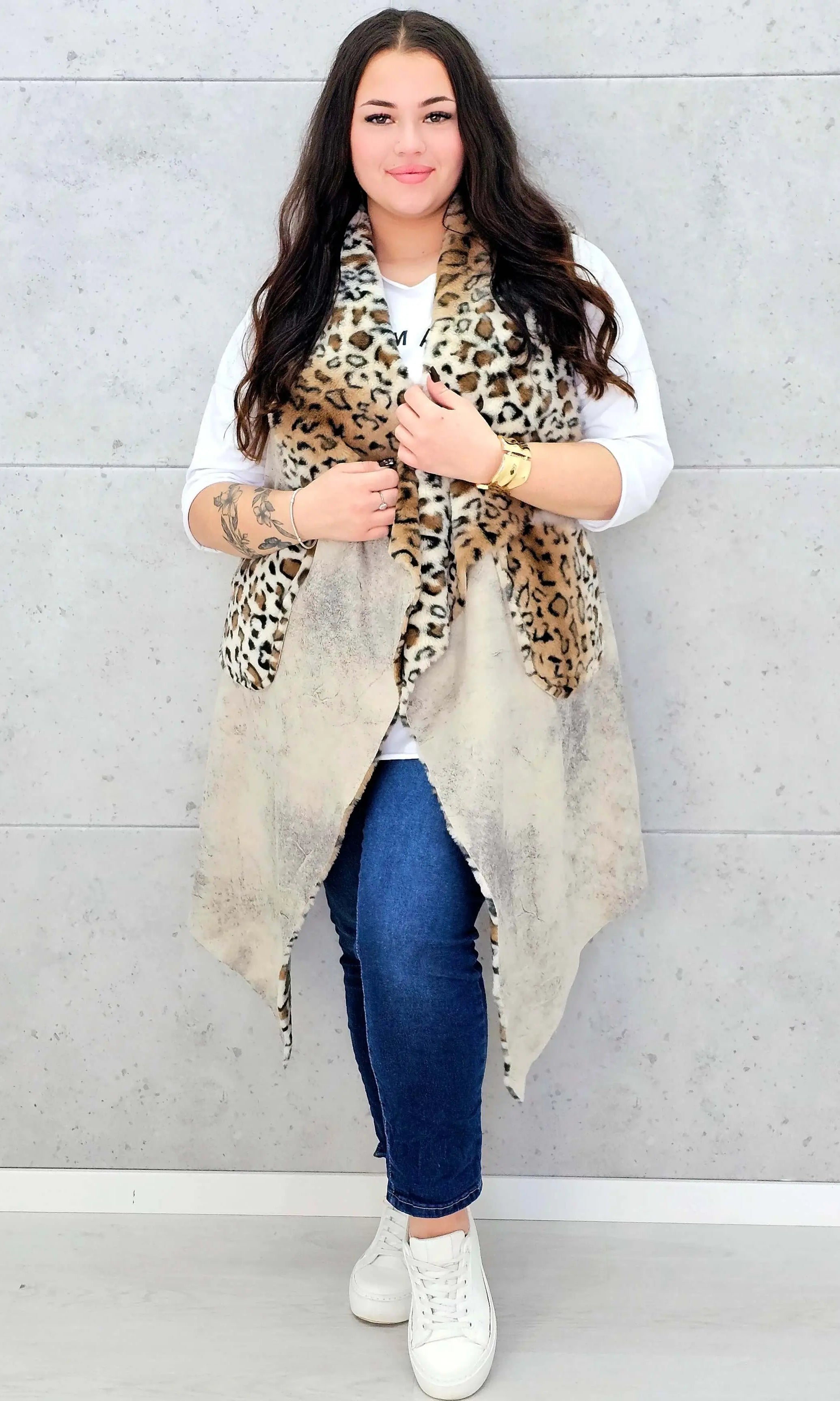 Kamizelka plus size z futerkiem w zwierzęcy wzór – modny akcent i ciepło w jednym Stylowa XL