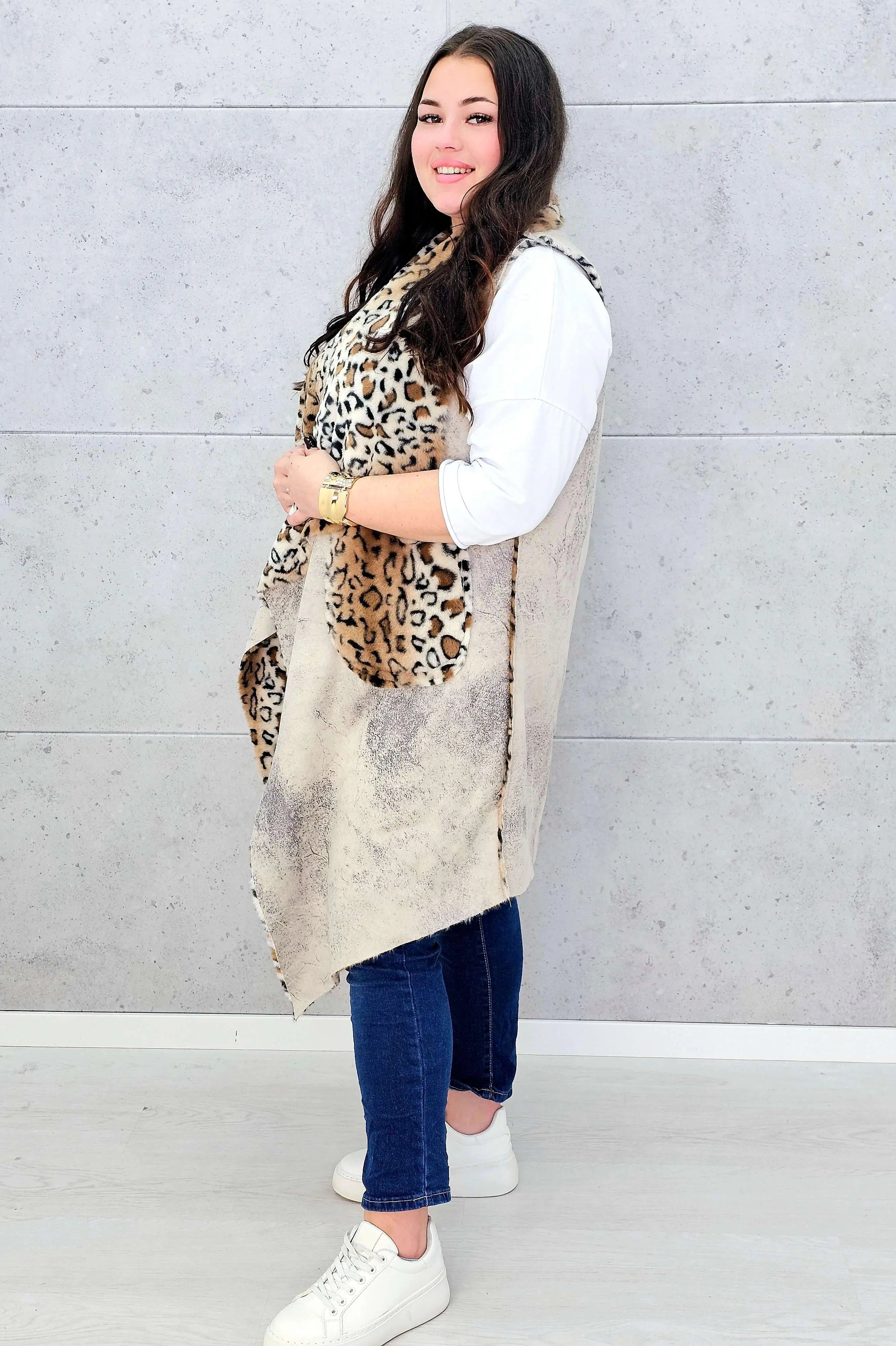 Kamizelka plus size z futerkiem w zwierzęcy wzór – modny akcent i ciepło w jednym Stylowa XL