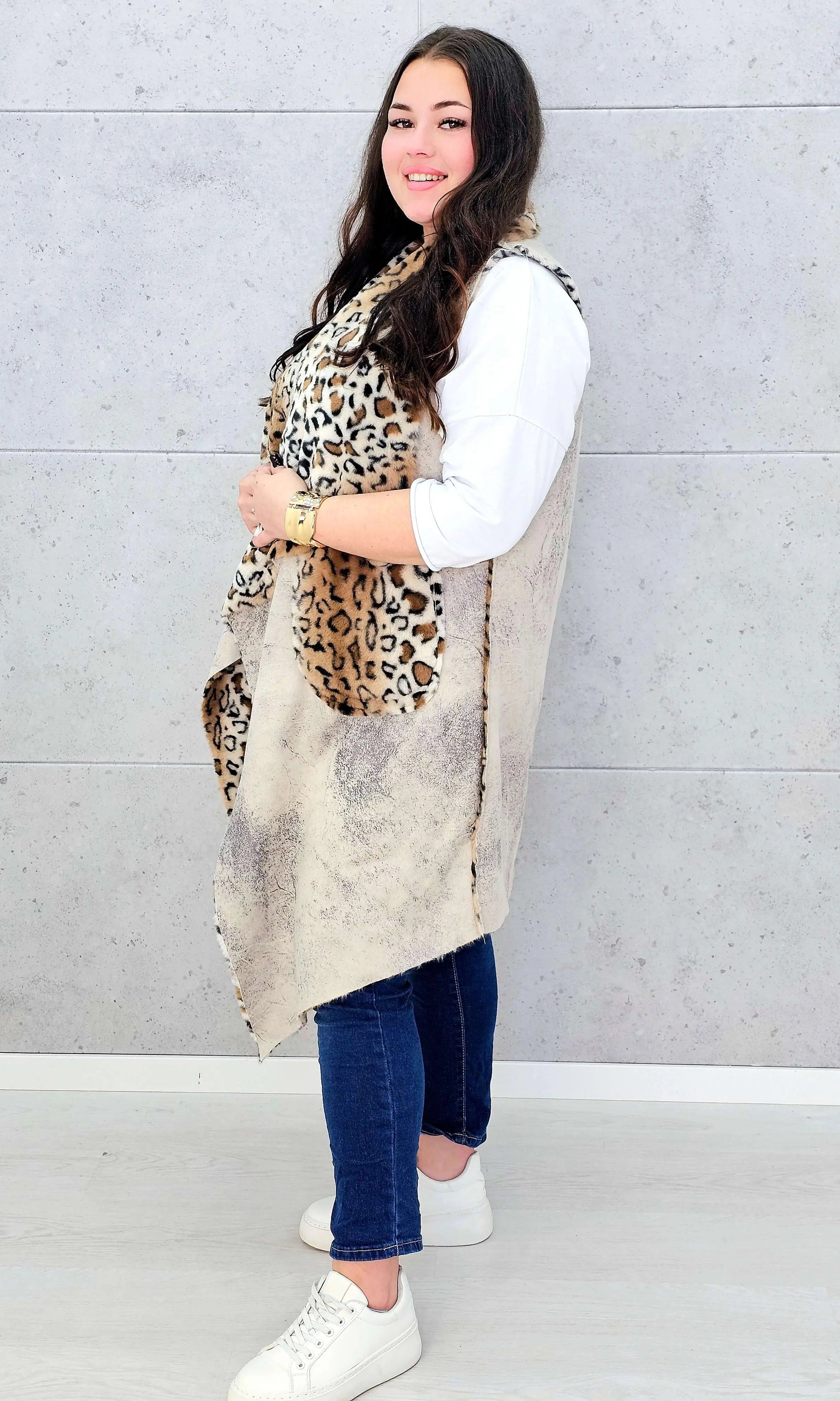 Kamizelka plus size z futerkiem w zwierzęcy wzór – modny akcent i ciepło w jednym Stylowa XL