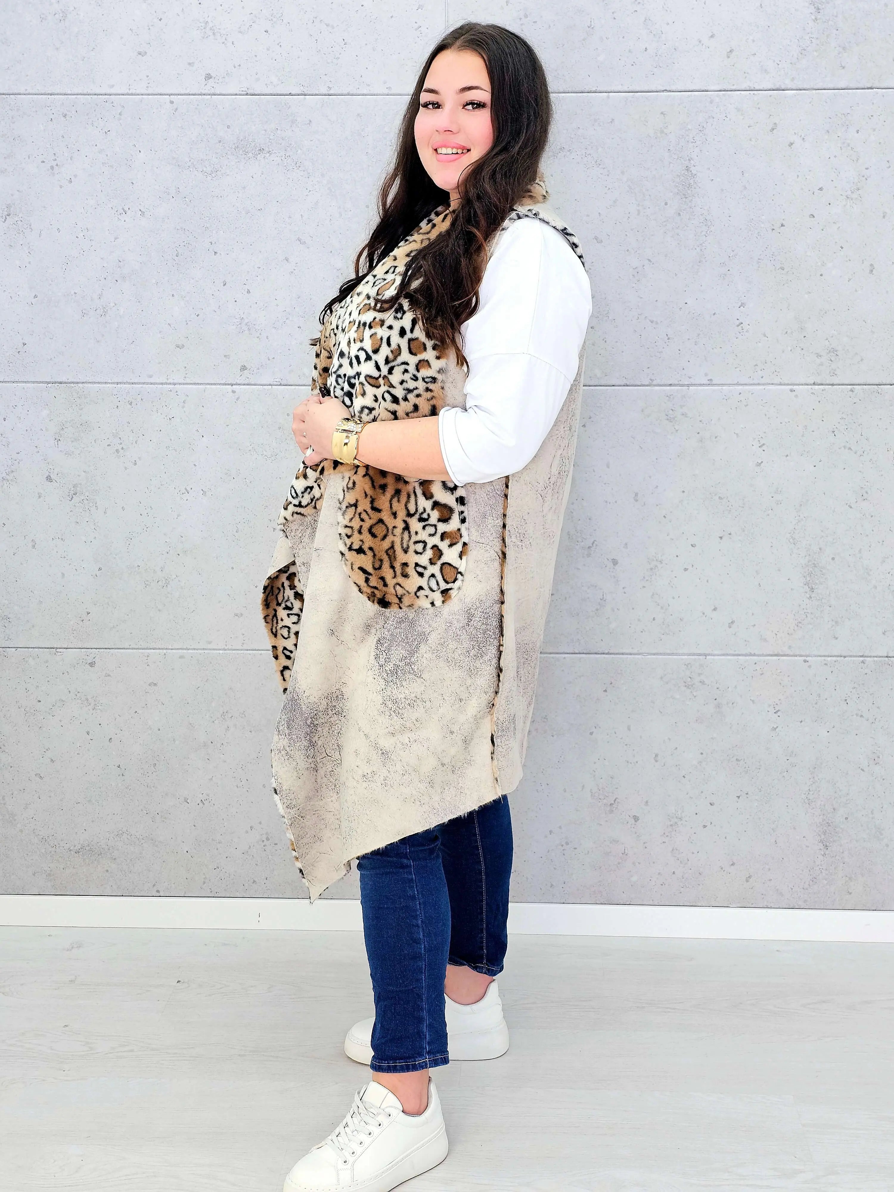 Kamizelka plus size z futerkiem w zwierzęcy wzór – modny akcent i ciepło w jednym Stylowa XL