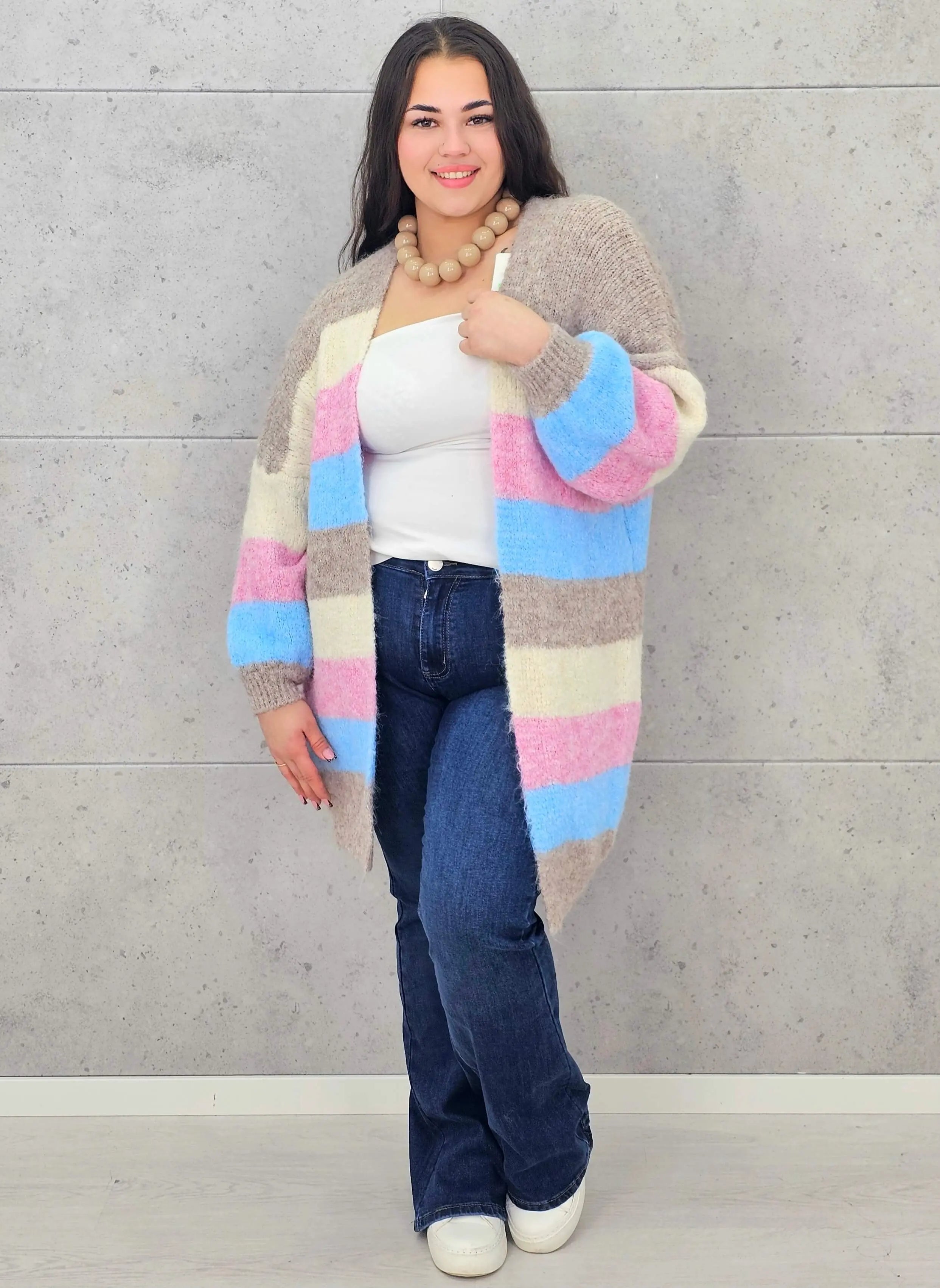 Kardigan plus size – stylowy, wygodny i kobiecy wybór na każdą okazję Stylowa XL