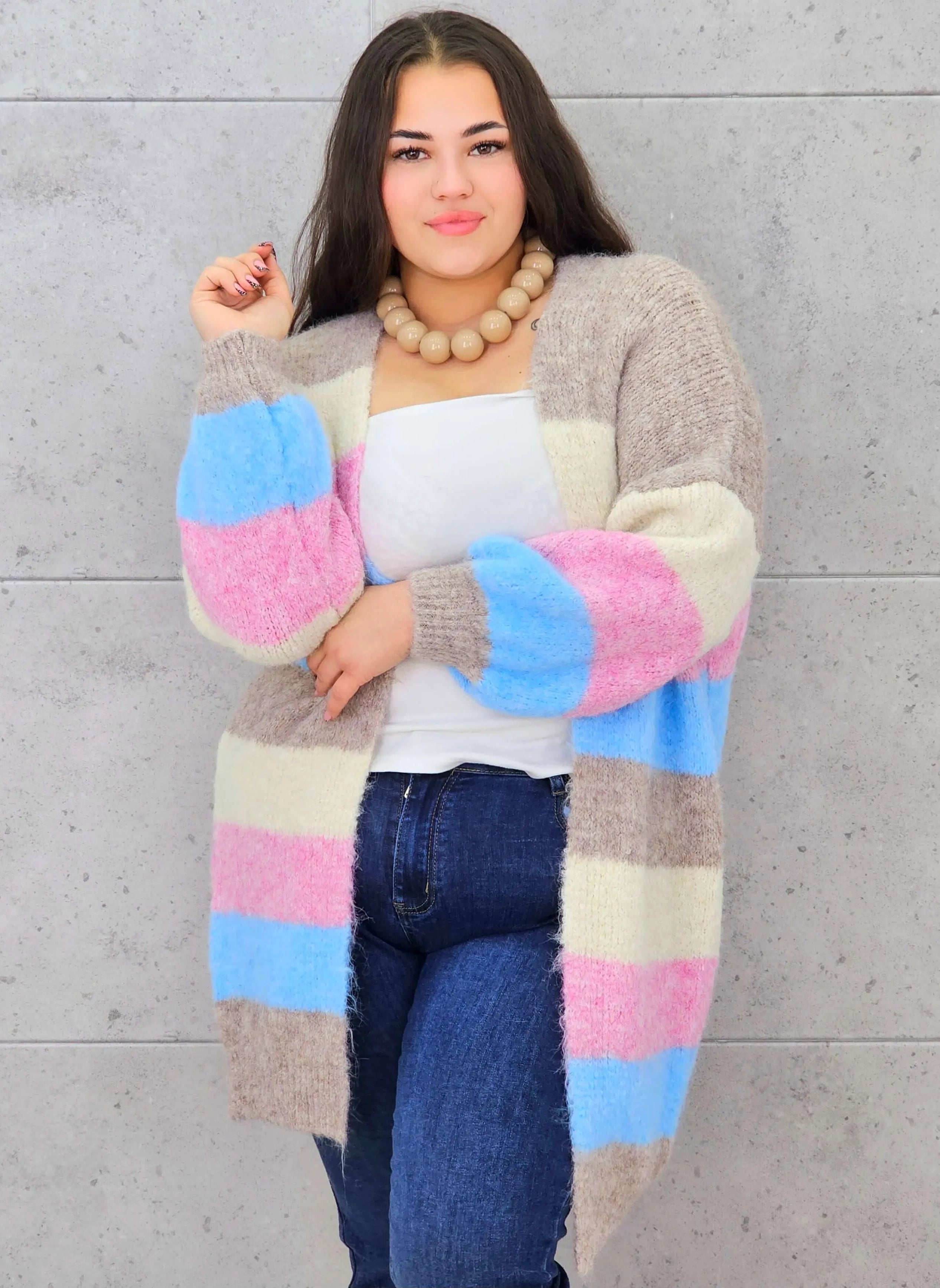 Kardigan plus size – stylowy, wygodny i kobiecy wybór na każdą okazję Stylowa XL