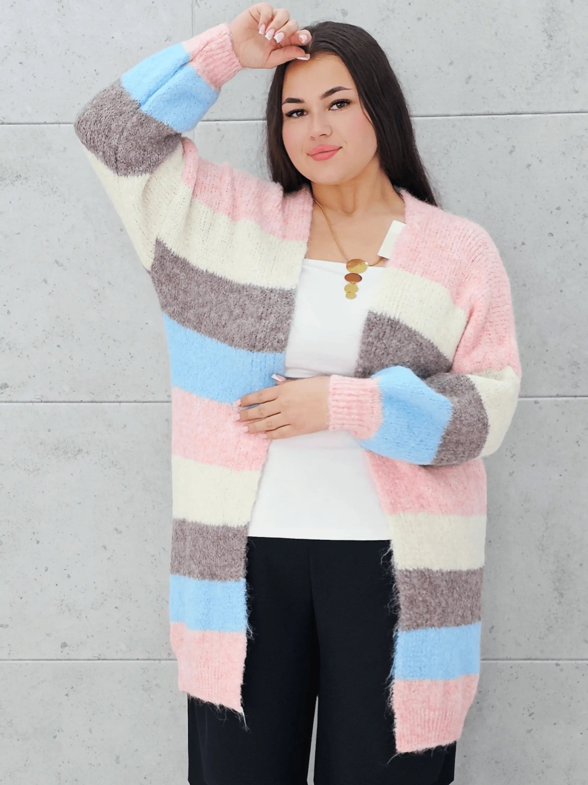 Kardigan plus size – stylowy, wygodny i kobiecy wybór na każdą okazję Stylowa XL