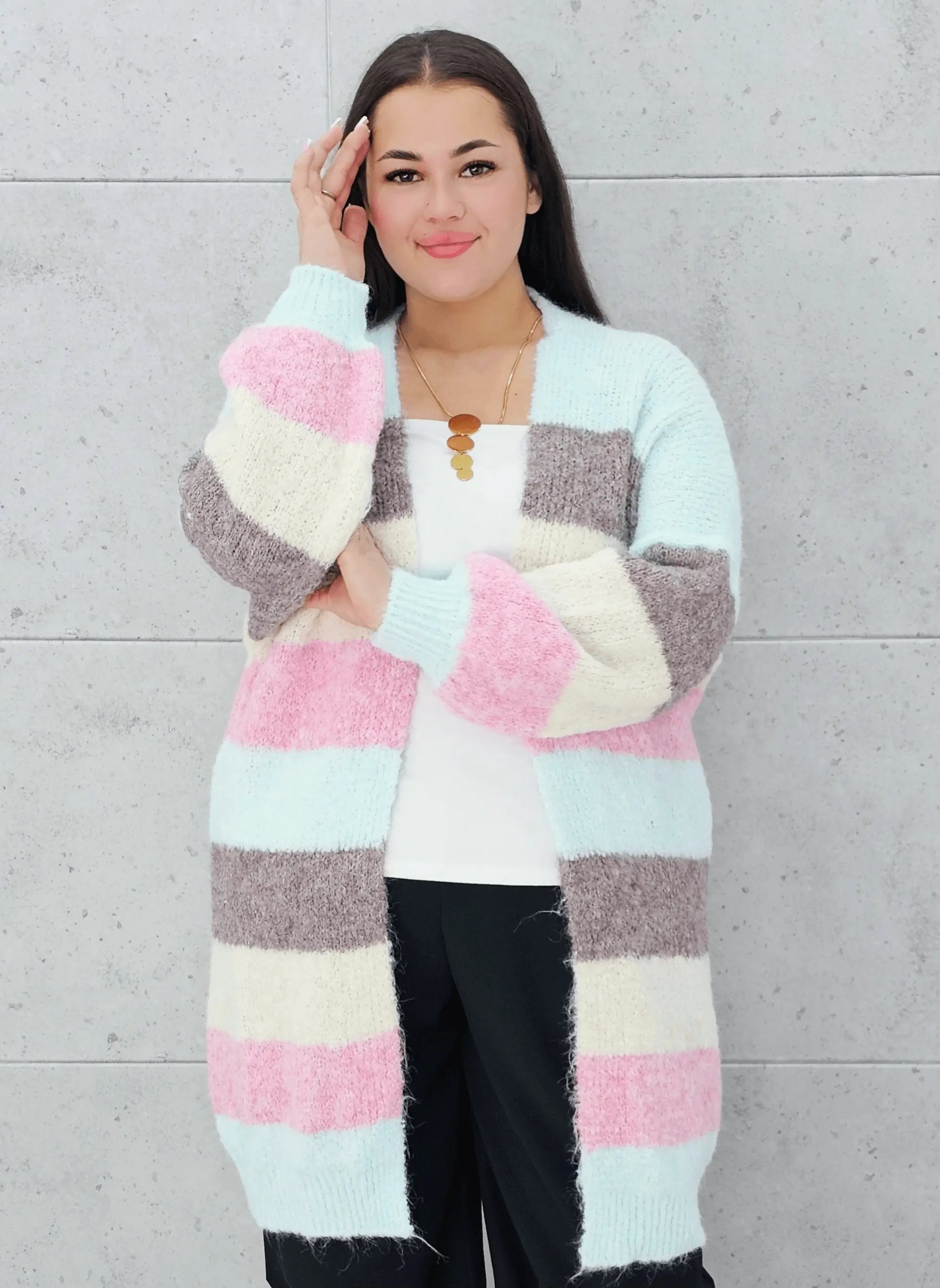 Kardigan plus size – stylowy, wygodny i kobiecy wybór na każdą okazję Stylowa XL