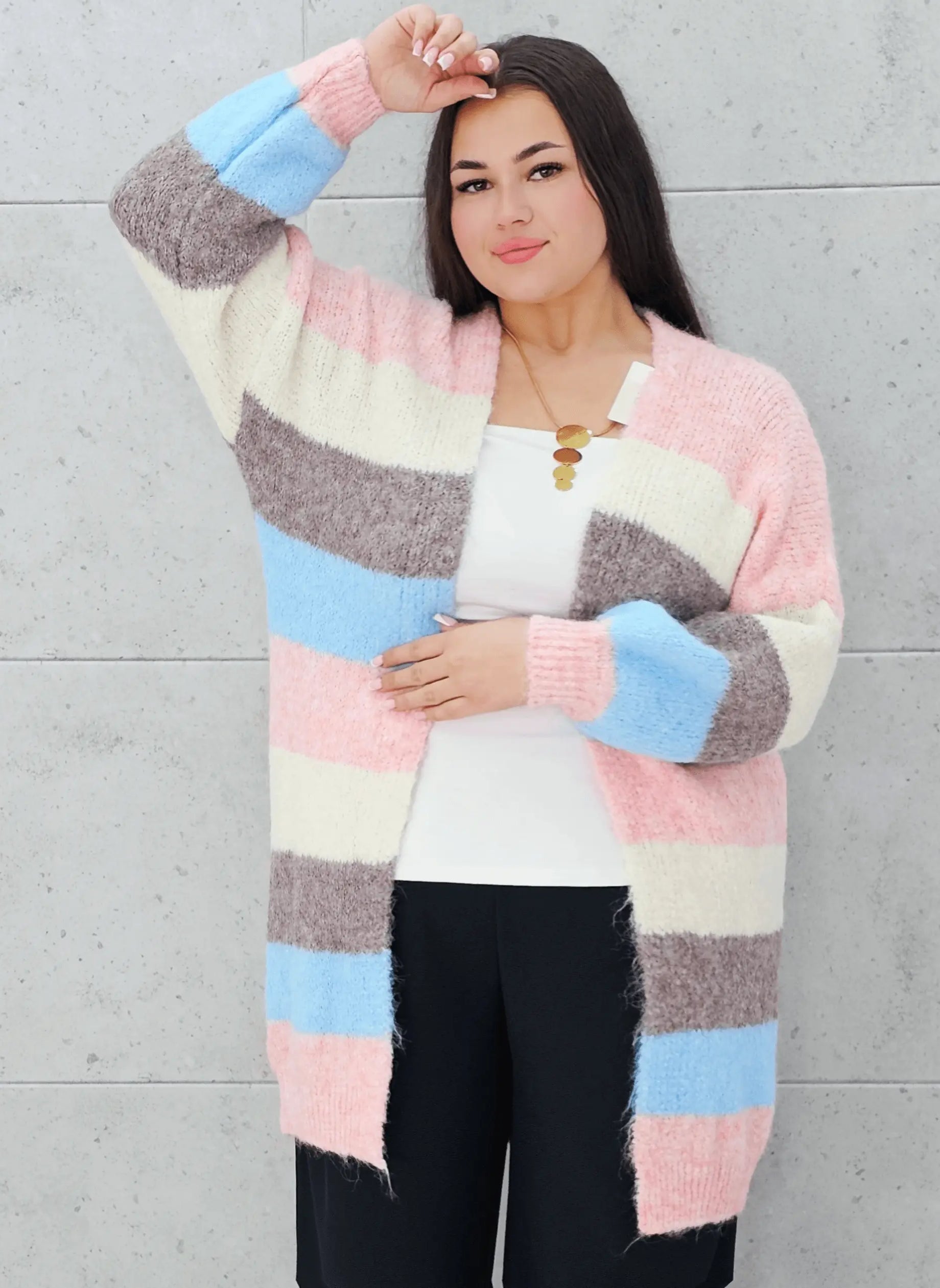 Kardigan plus size – stylowy, wygodny i kobiecy wybór na każdą okazję Stylowa XL