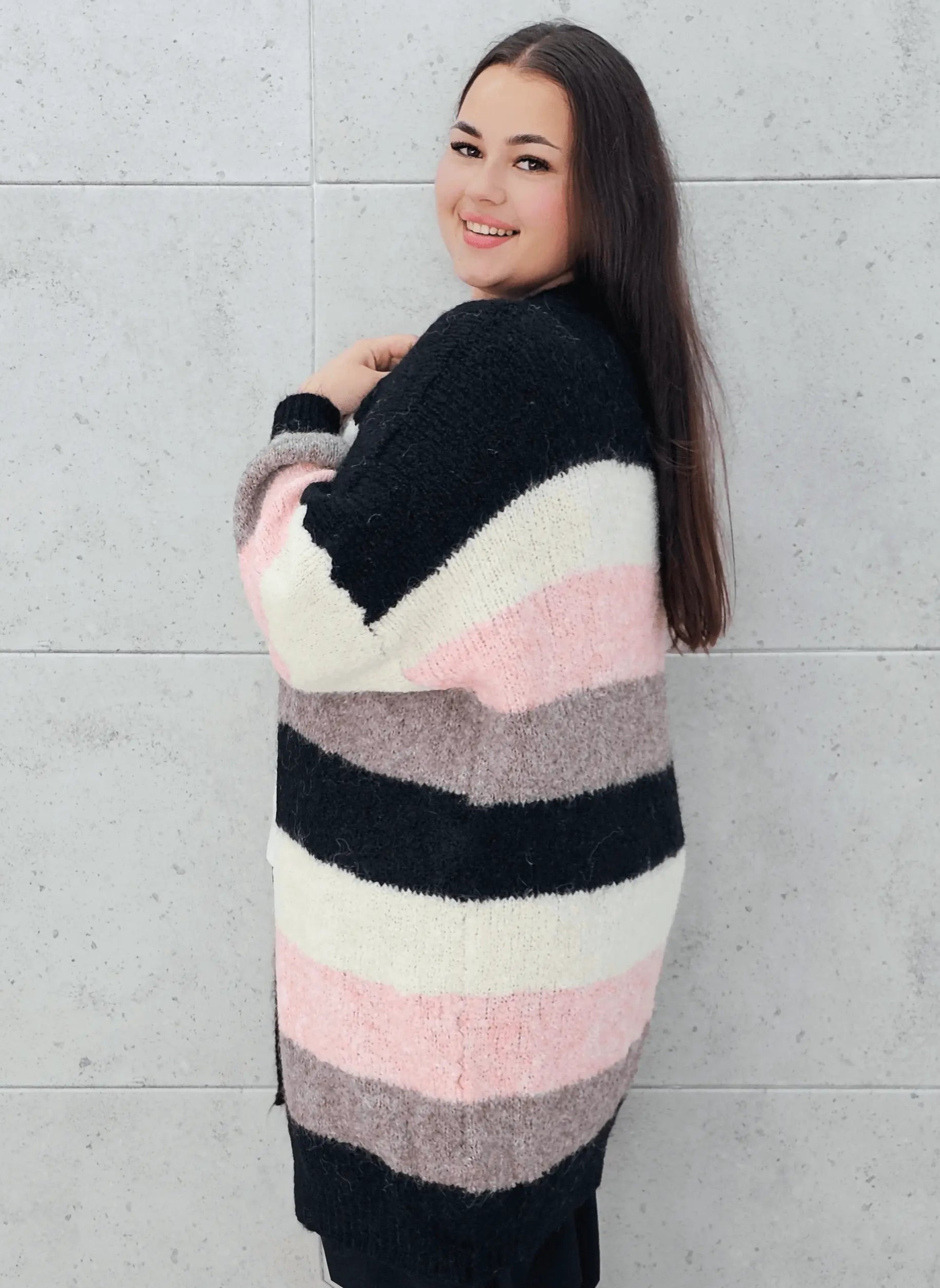 Kardigan plus size – stylowy, wygodny i kobiecy wybór na każdą okazję Stylowa XL