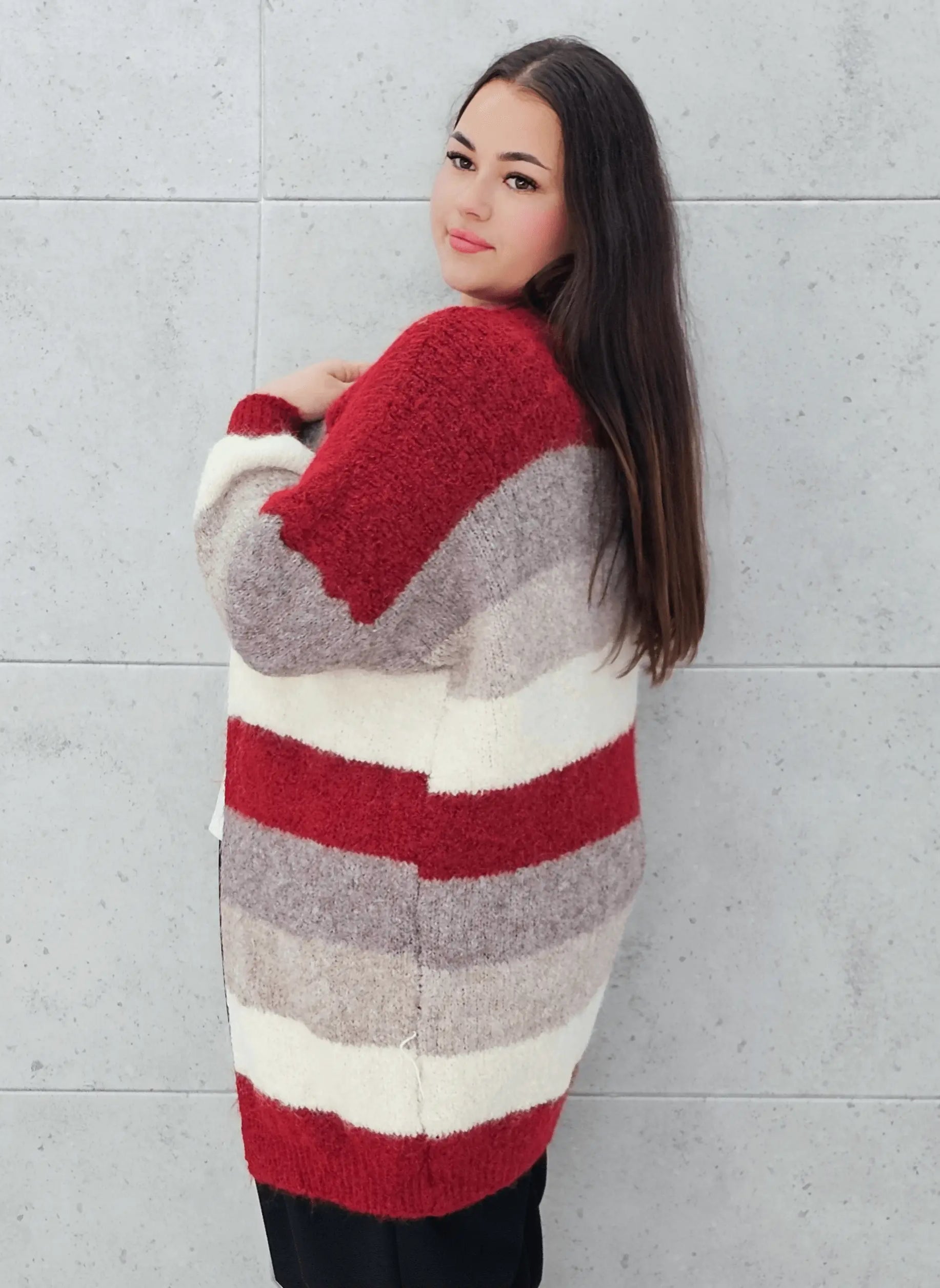 Kardigan plus size – stylowy, wygodny i kobiecy wybór na każdą okazję Stylowa XL