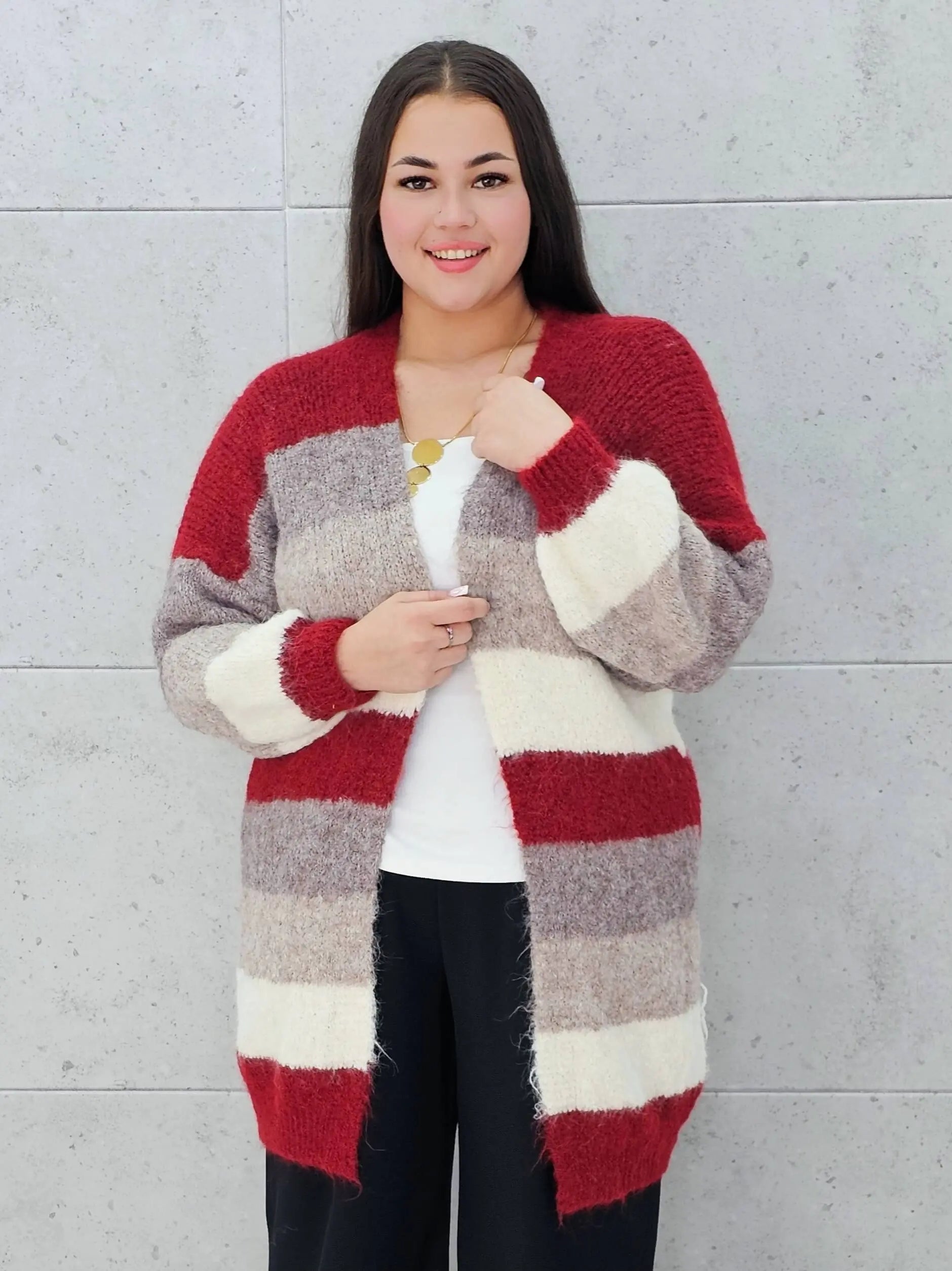 Kardigan plus size – stylowy, wygodny i kobiecy wybór na każdą okazję Stylowa XL