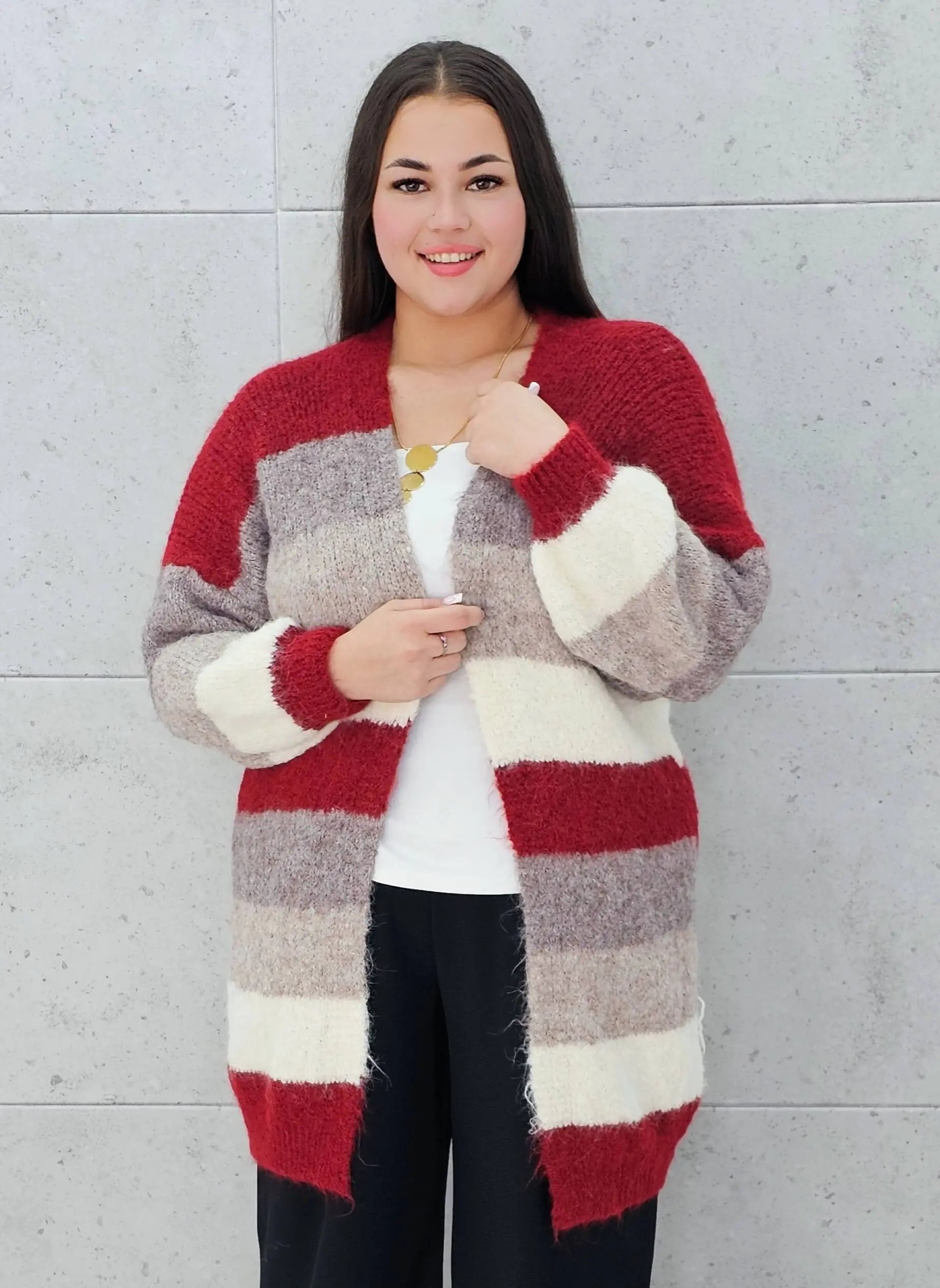 Kardigan plus size – stylowy, wygodny i kobiecy wybór na każdą okazję Stylowa XL