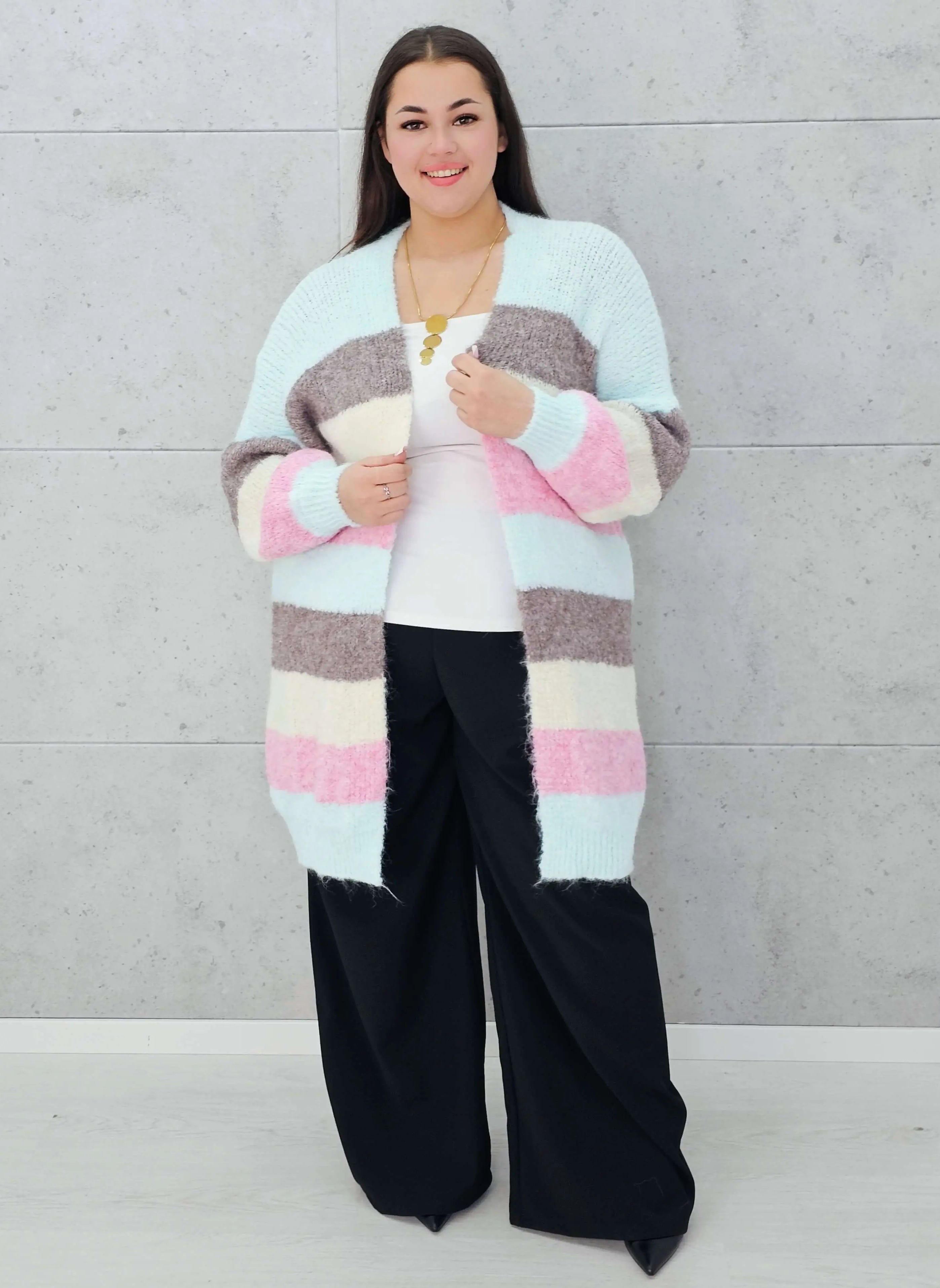 Kardigan plus size – stylowy, wygodny i kobiecy wybór na każdą okazję Stylowa XL