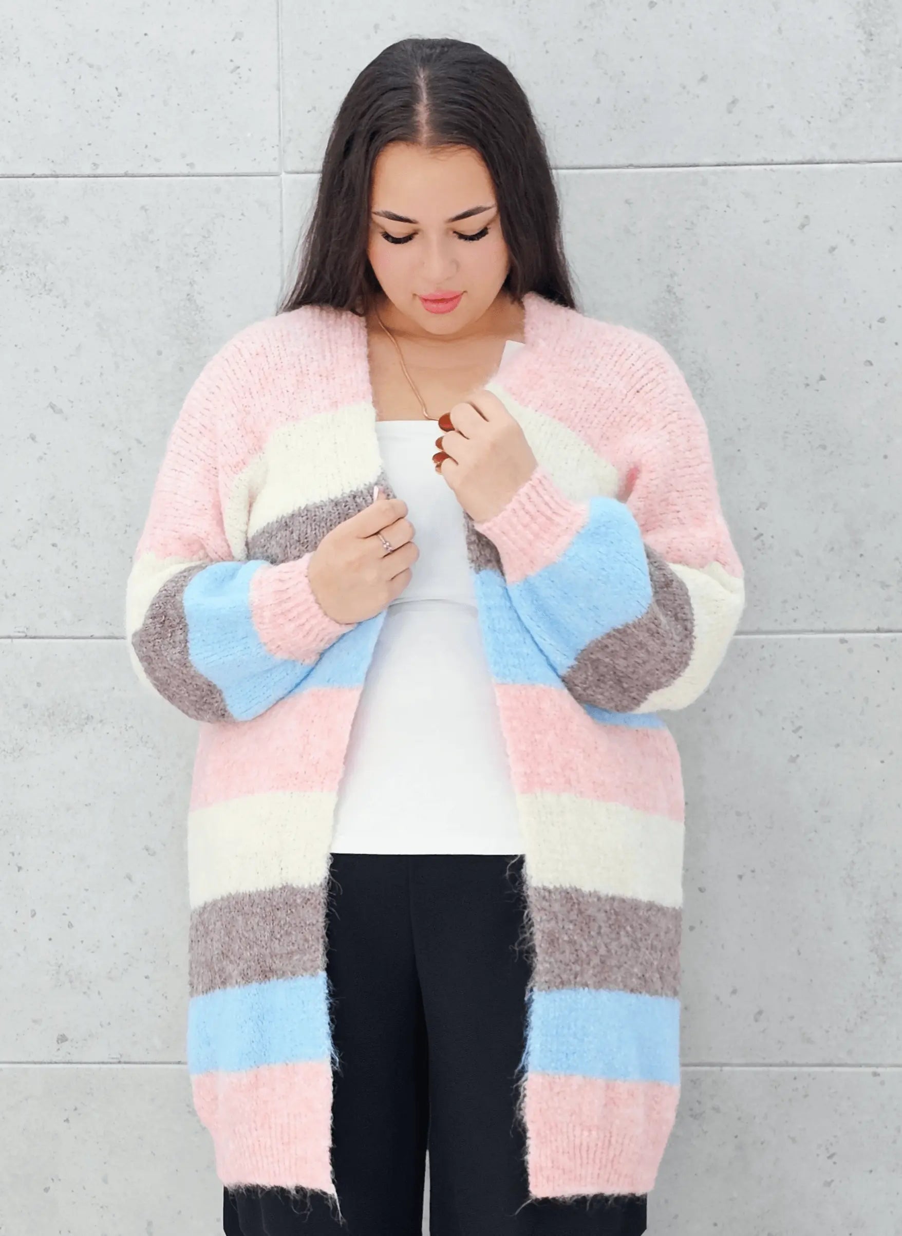 Kardigan plus size – stylowy, wygodny i kobiecy wybór na każdą okazję Stylowa XL