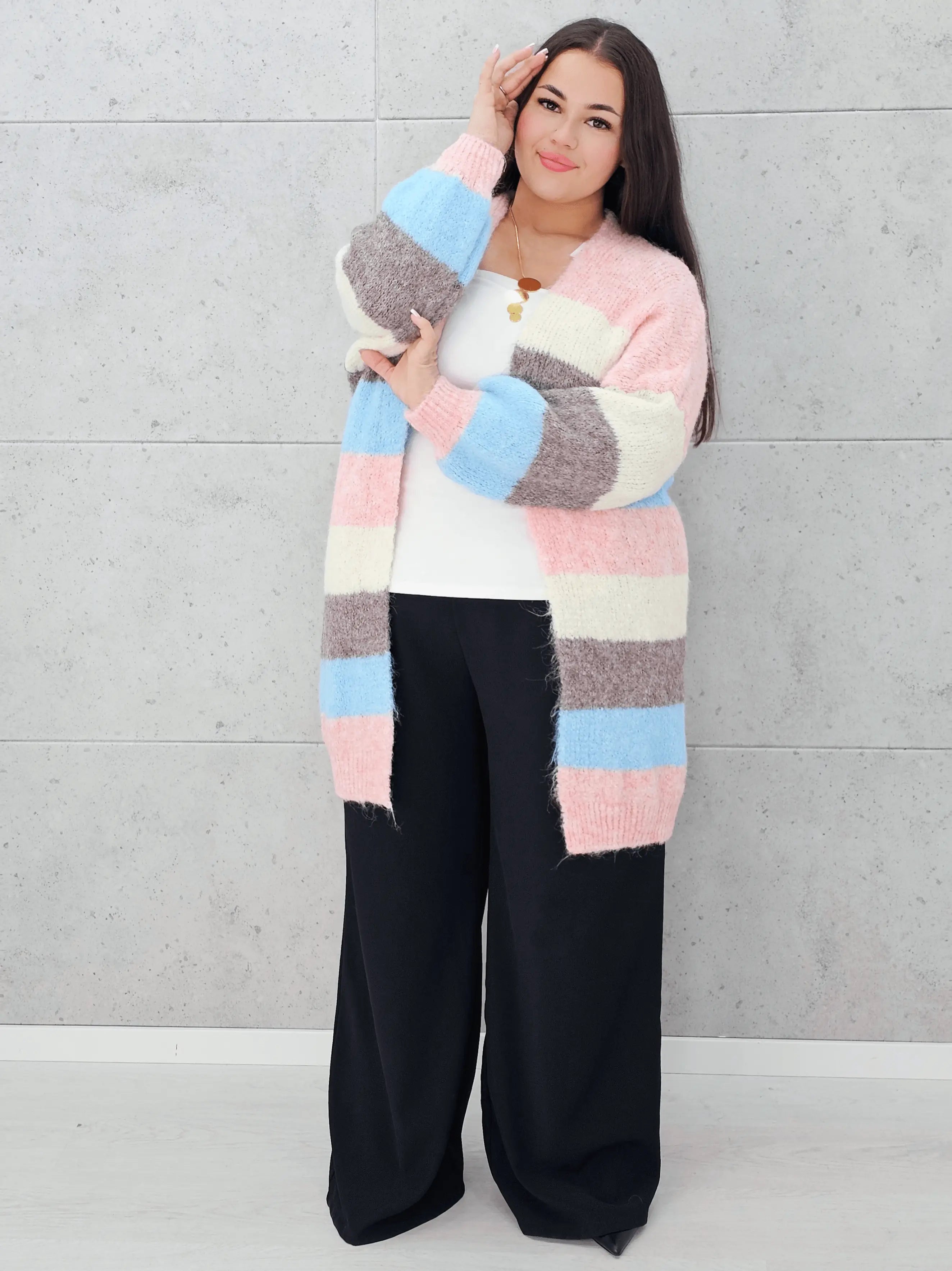 Kardigan plus size – stylowy, wygodny i kobiecy wybór na każdą okazję Stylowa XL