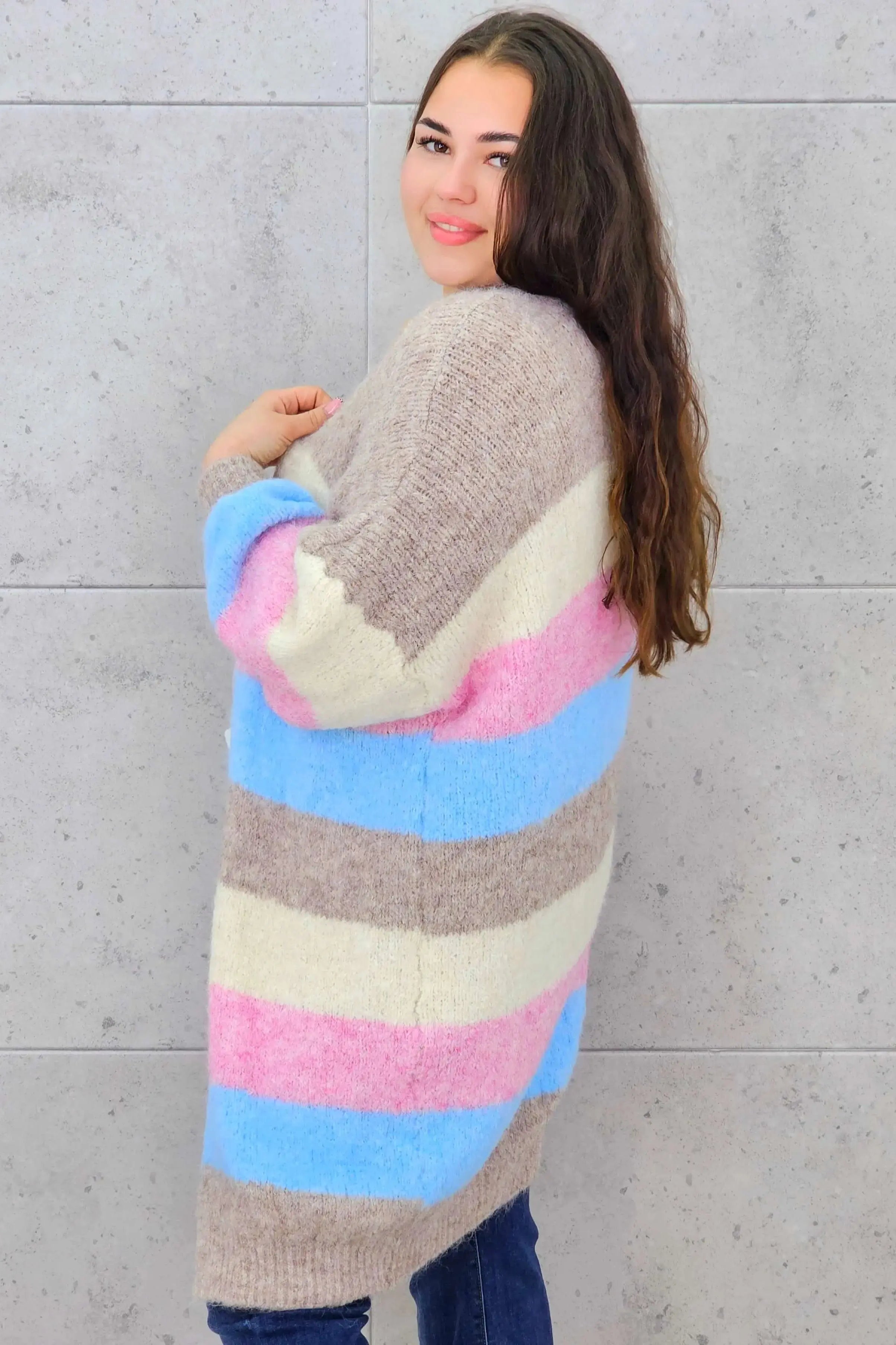 Kardigan plus size – stylowy, wygodny i kobiecy wybór na każdą okazję Stylowa XL