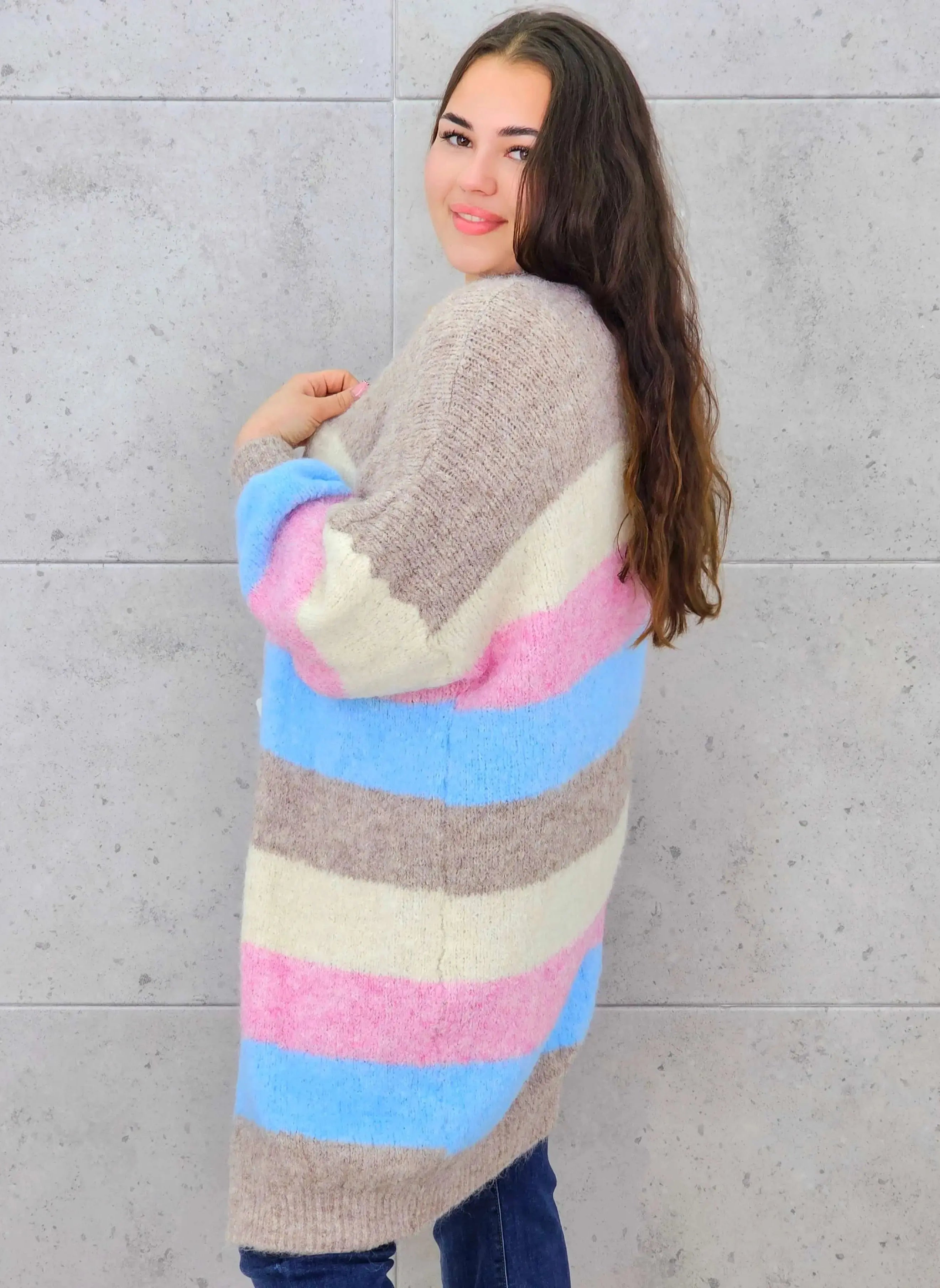 Kardigan plus size – stylowy, wygodny i kobiecy wybór na każdą okazję Stylowa XL