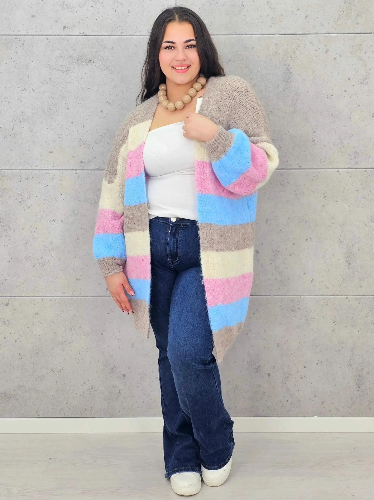 Kardigan plus size – stylowy, wygodny i kobiecy wybór na każdą okazję Stylowa XL
